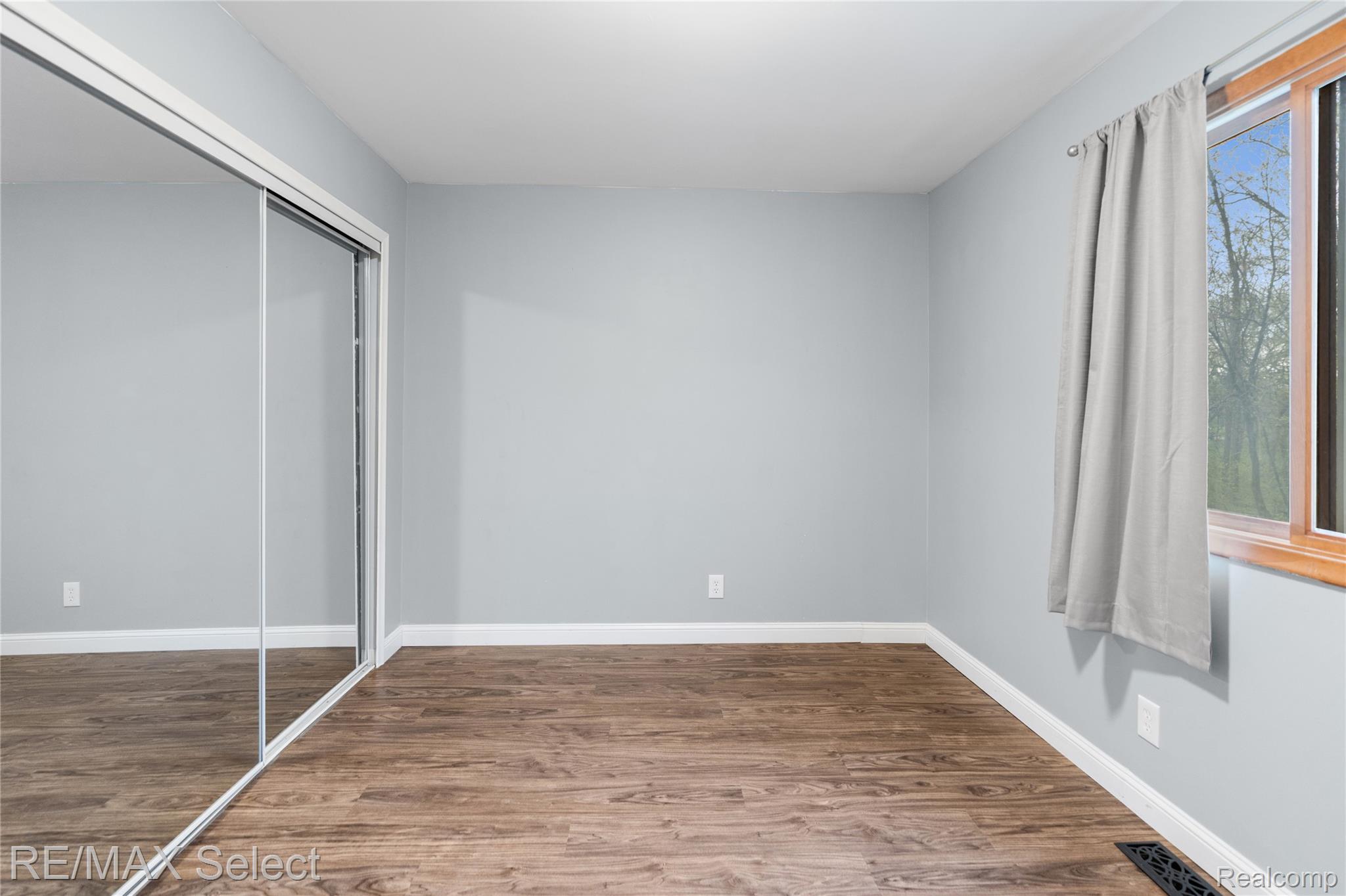 580 Oakbrook Circle