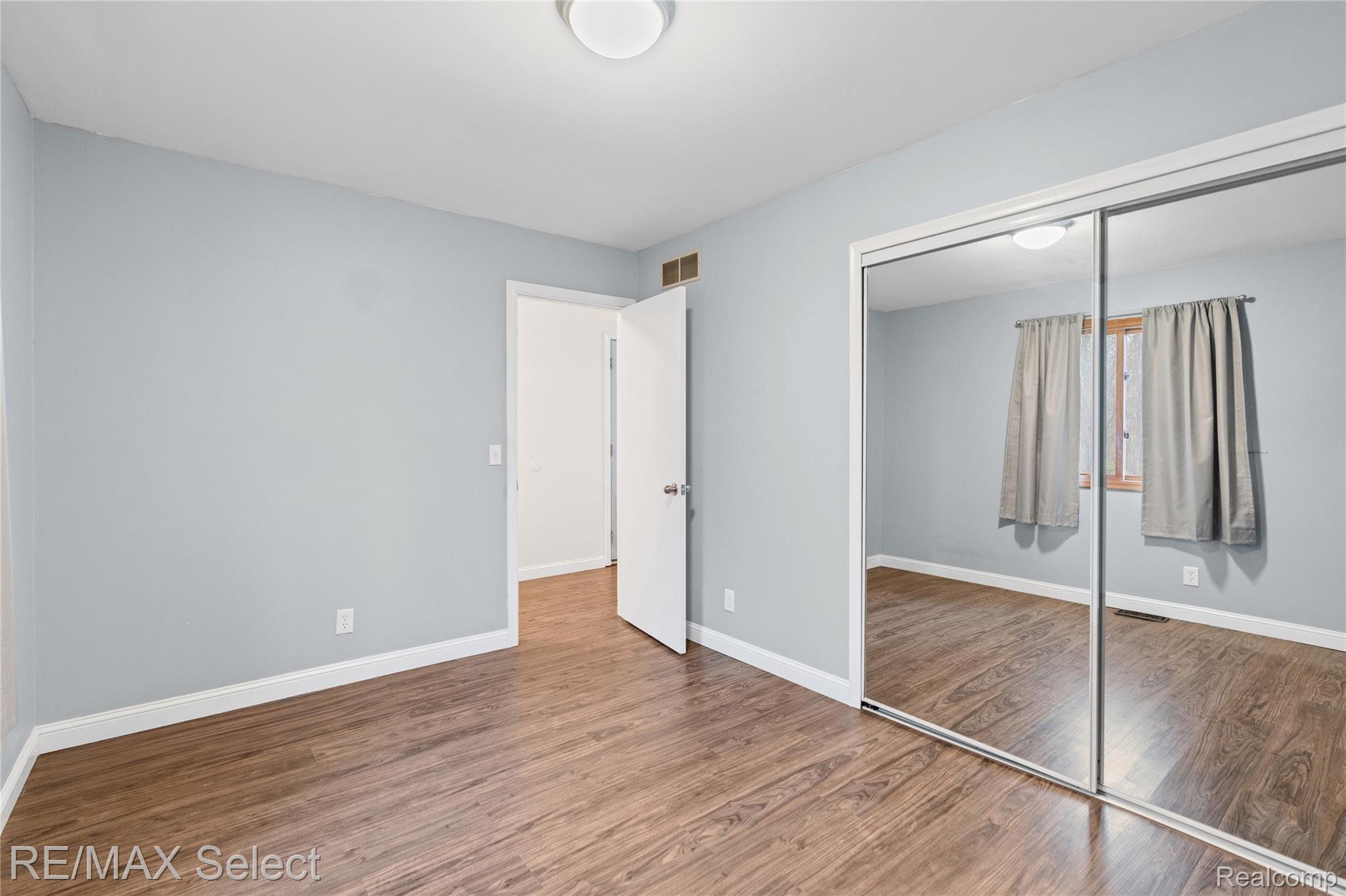 580 Oakbrook Circle