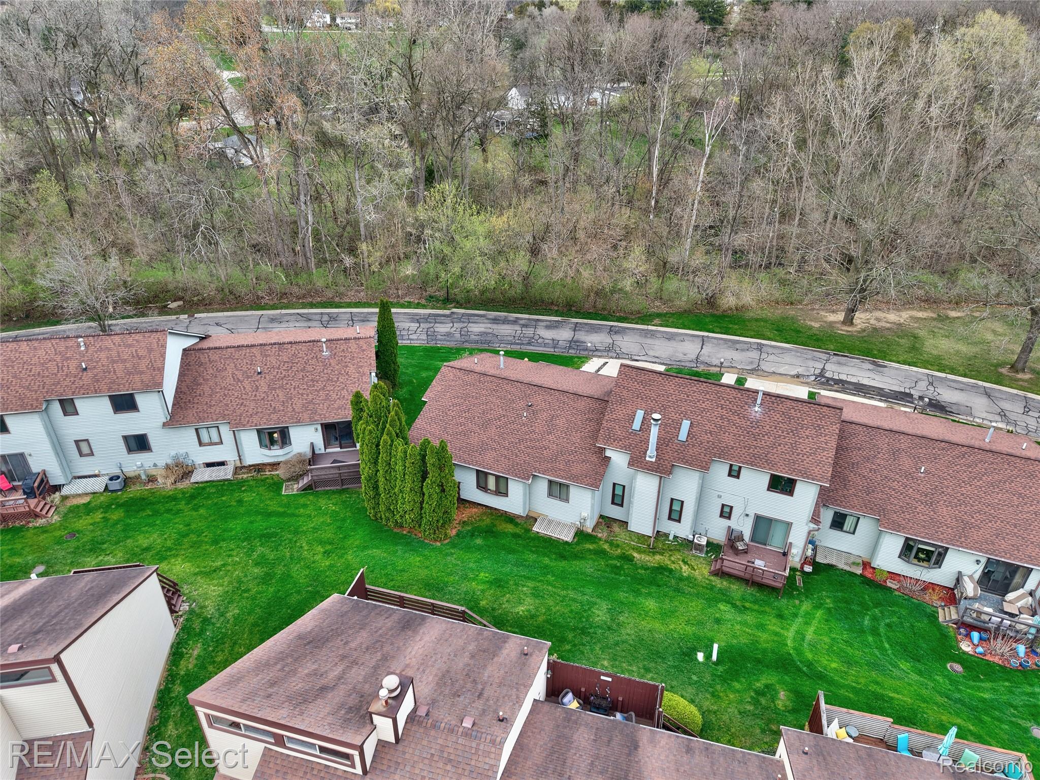 580 Oakbrook Circle