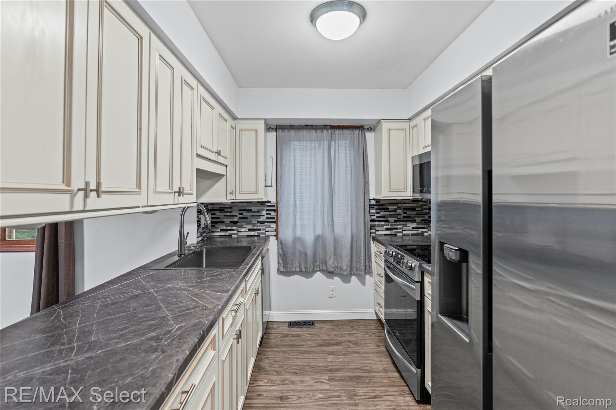 580 Oakbrook Circle