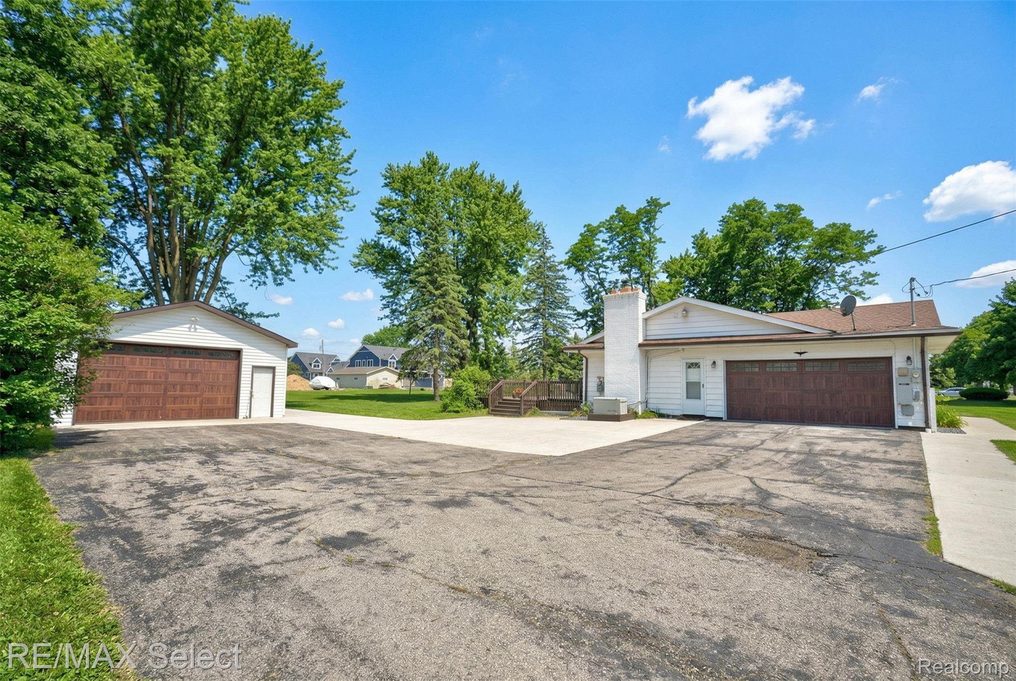 2461 N Long Lake Road