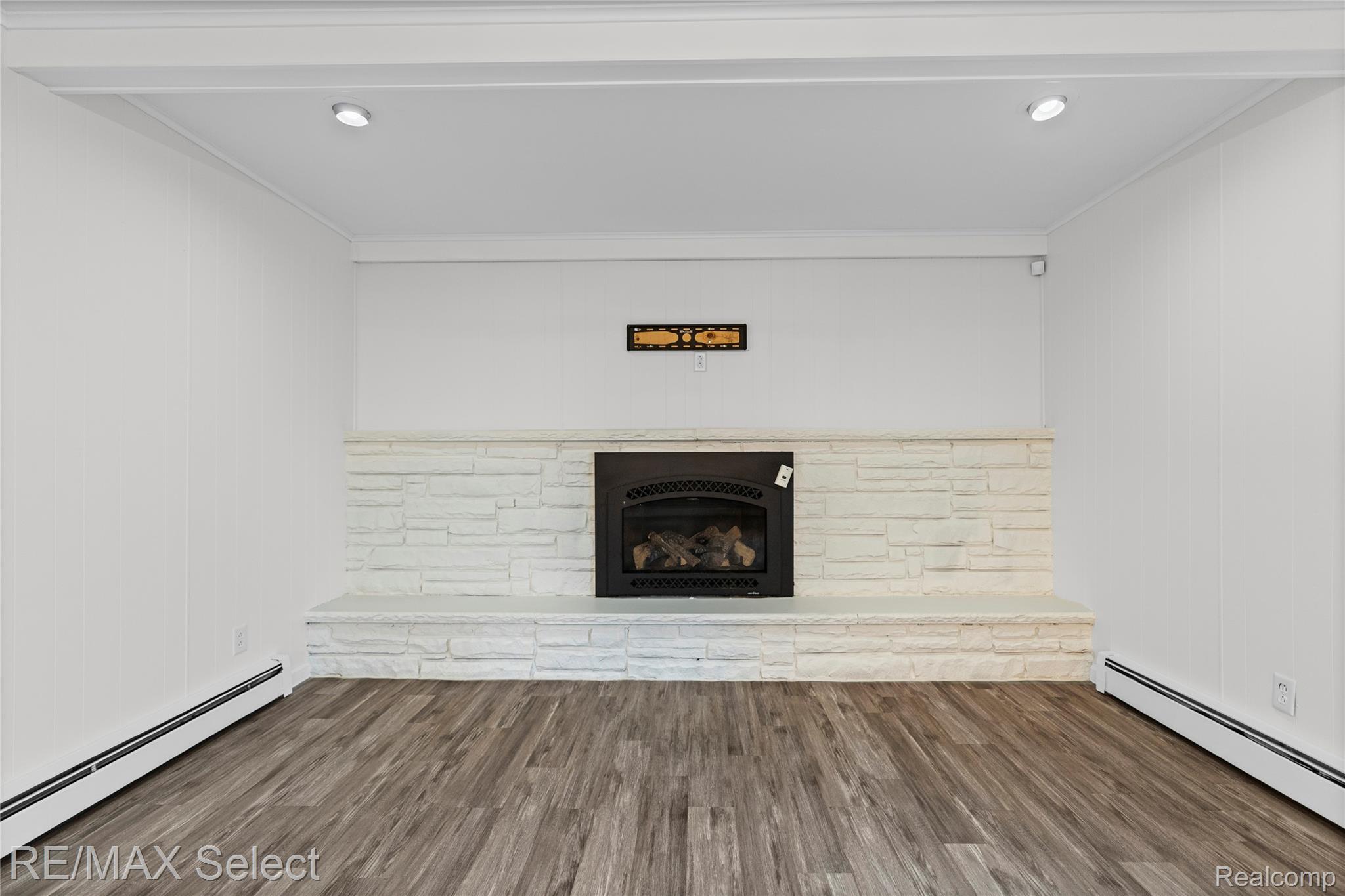 2461 N Long Lake Road