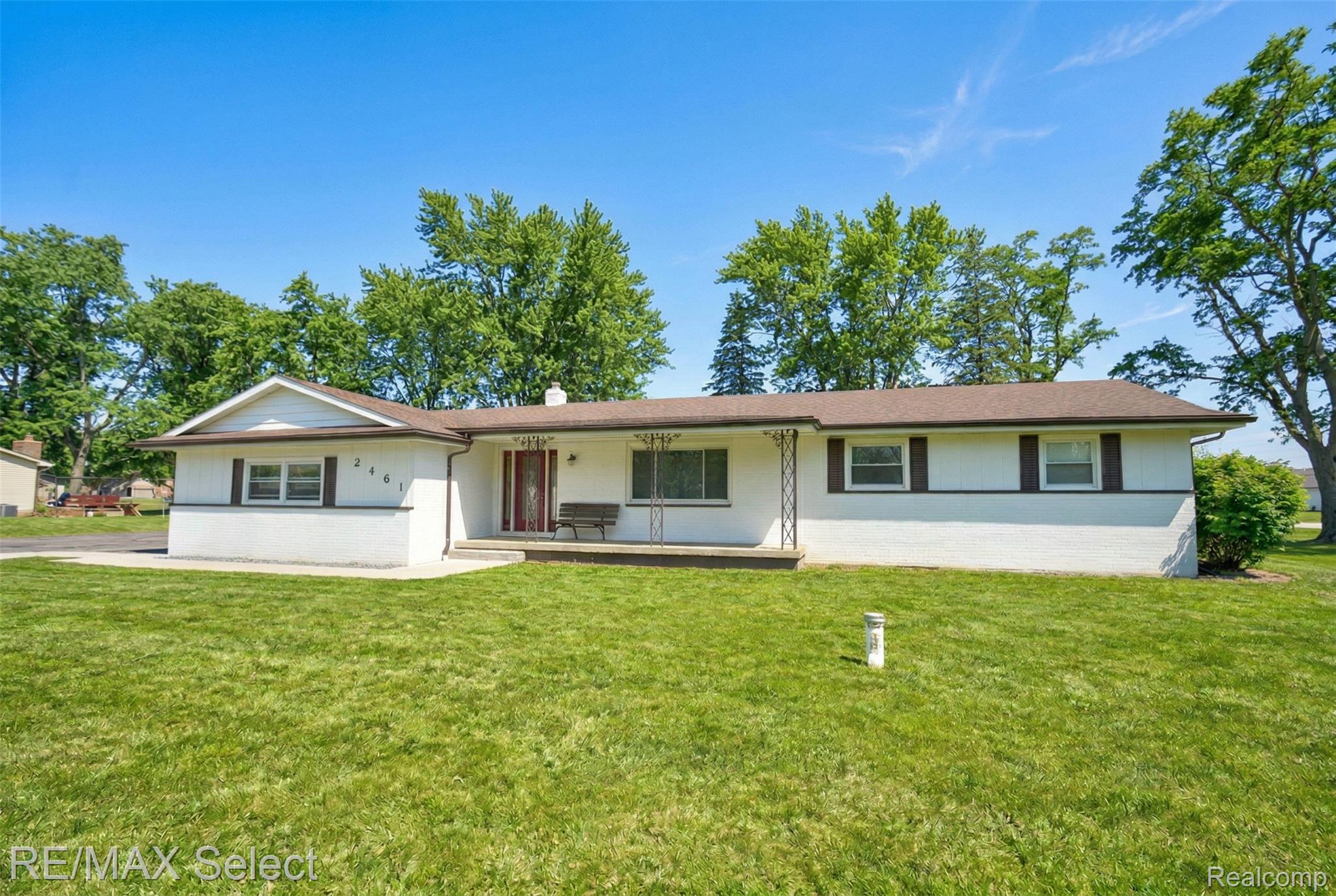 2461 N Long Lake Road
