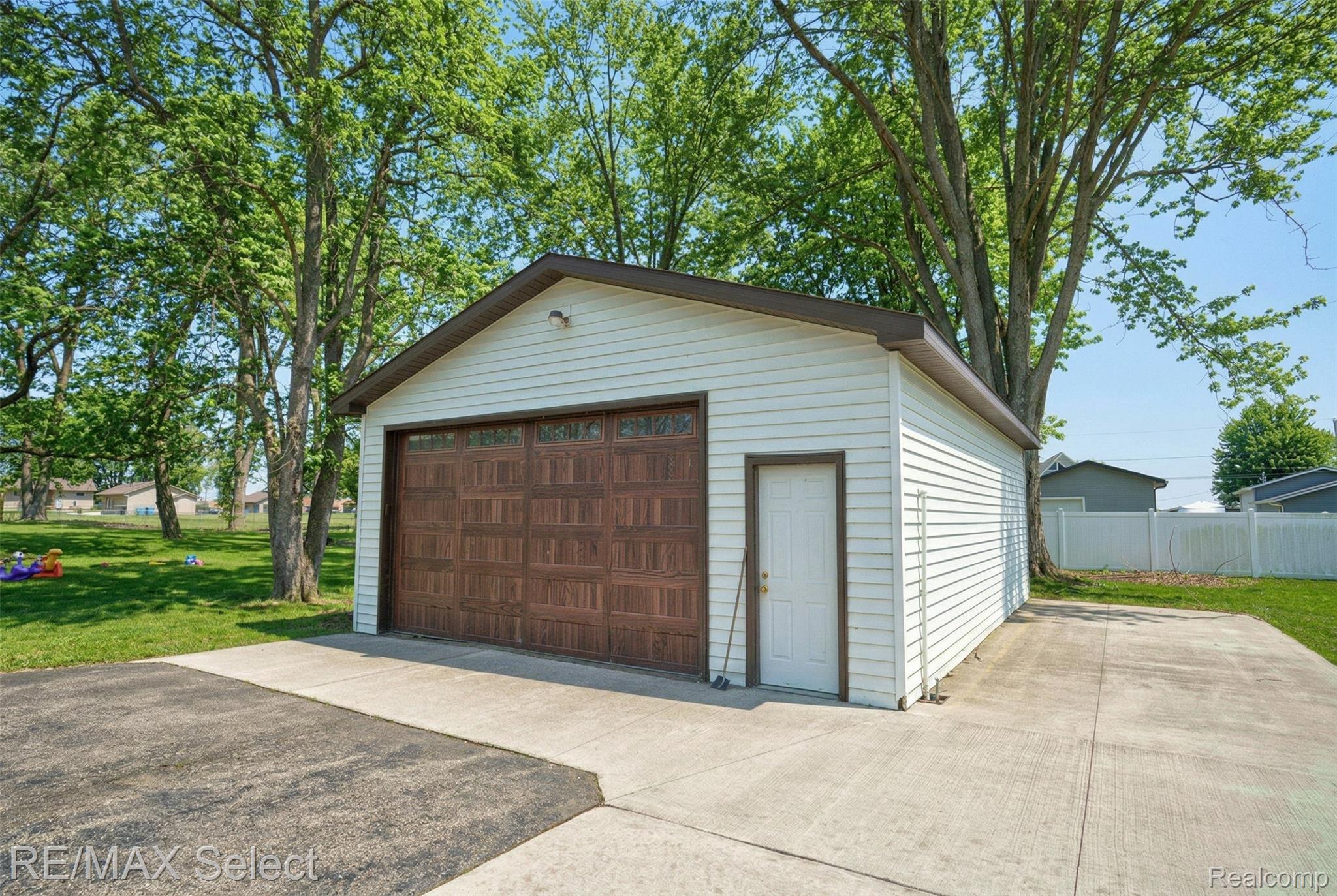 2461 N Long Lake Road