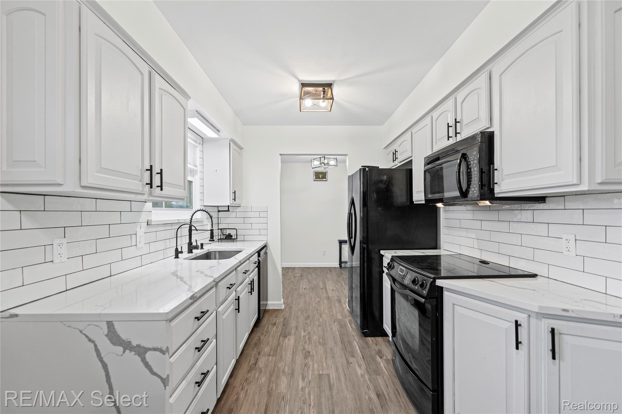 2461 N Long Lake Road