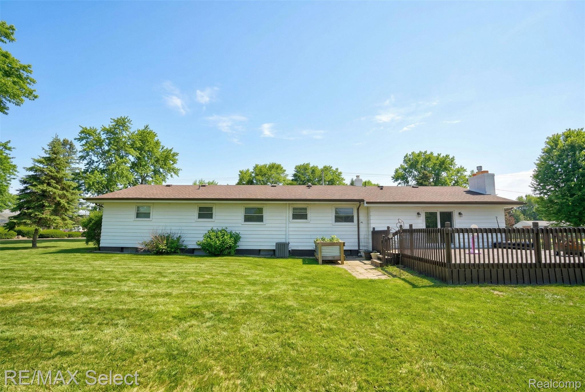 2461 N Long Lake Road