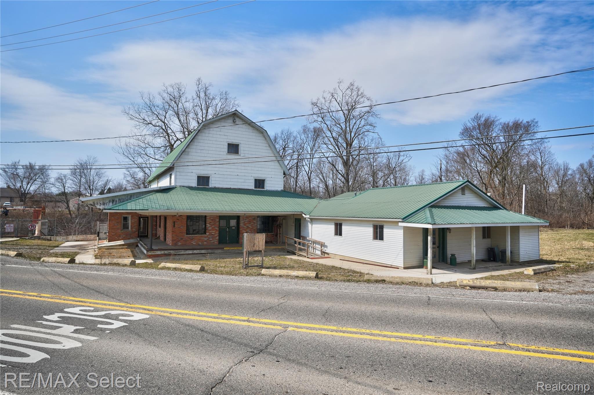 8572 Silver Lake Road