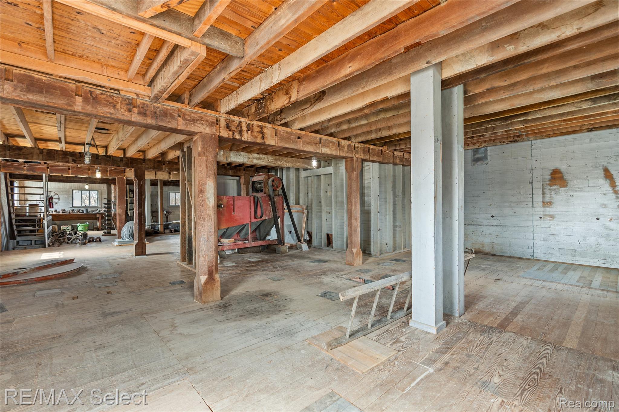 8572 Silver Lake Road