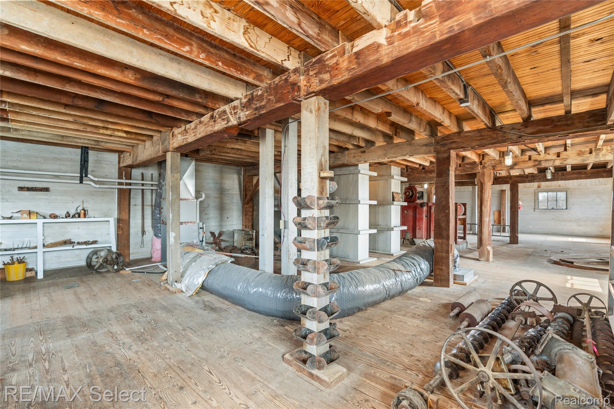 8572 Silver Lake Road