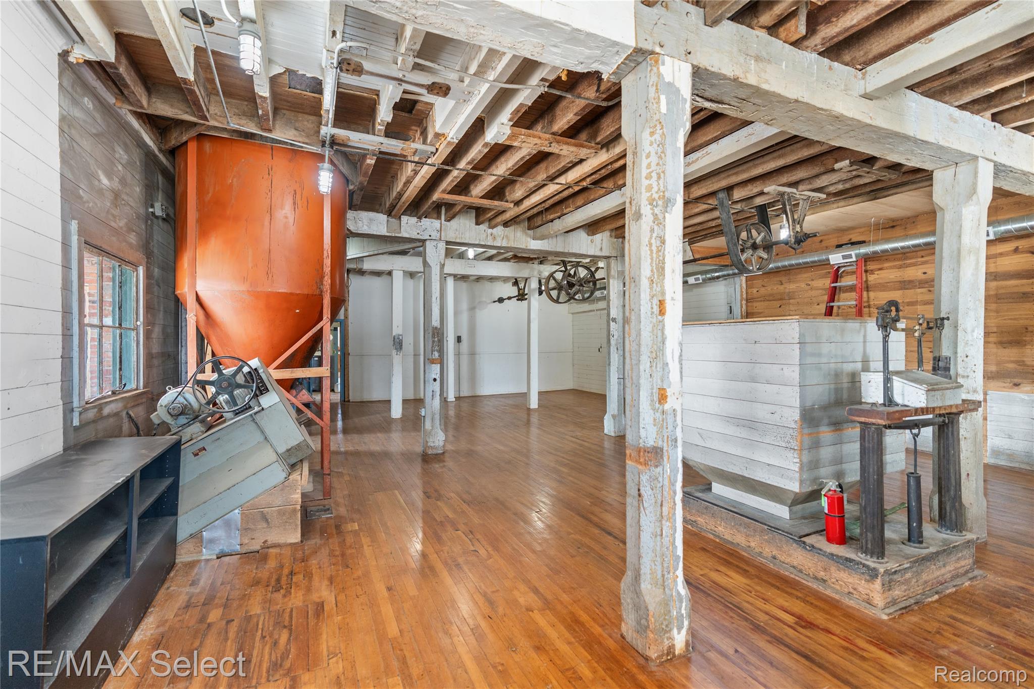 8572 Silver Lake Road