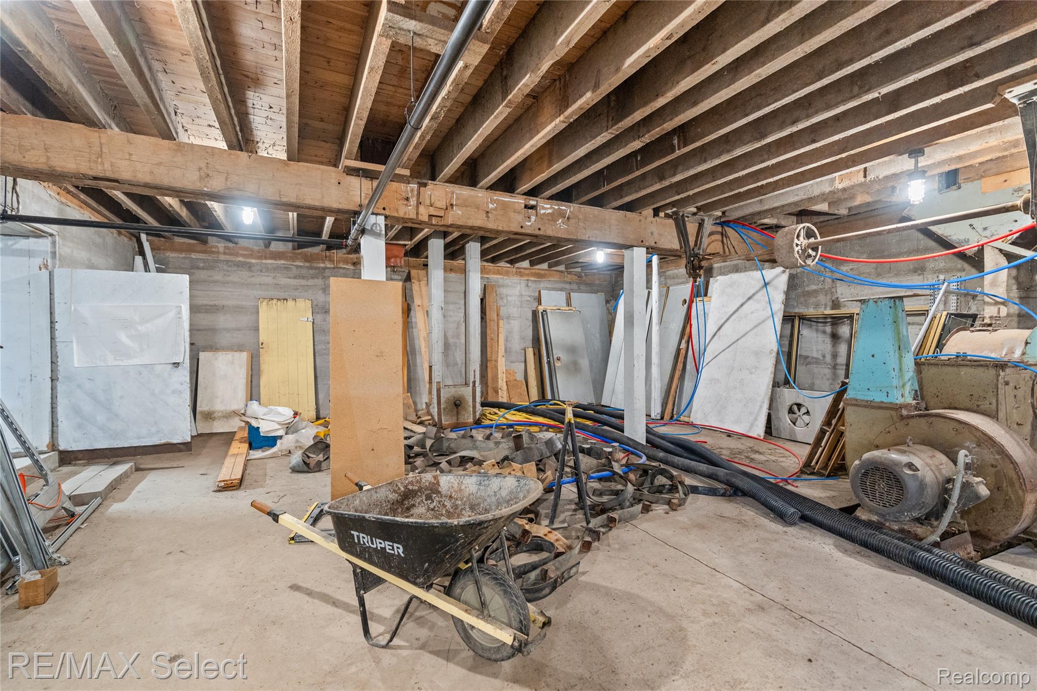 8572 Silver Lake Road
