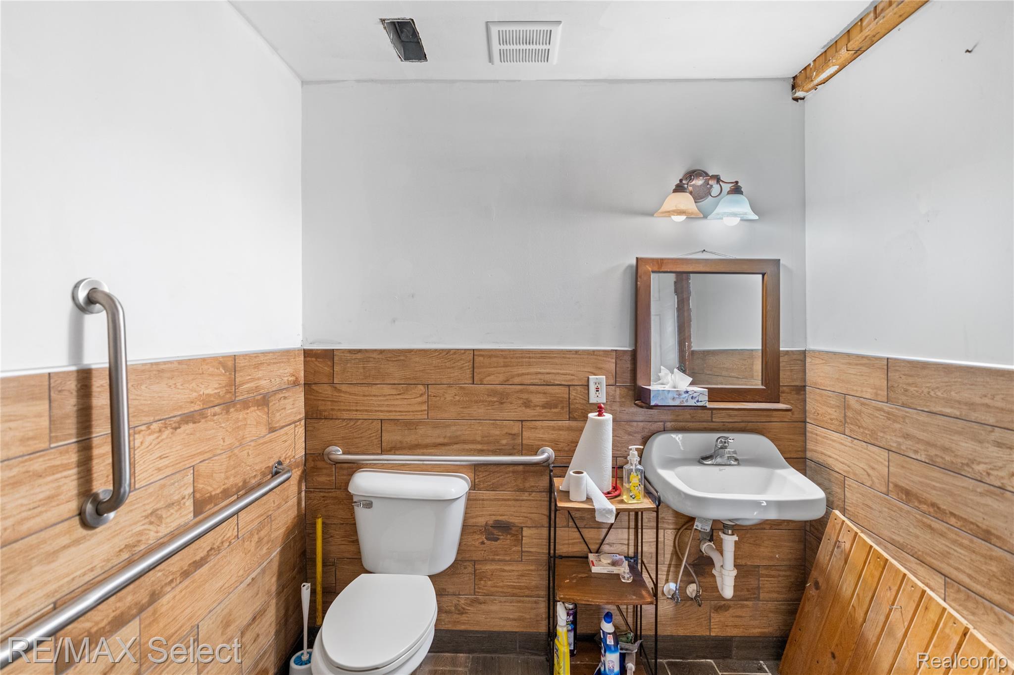 8572 Silver Lake Road