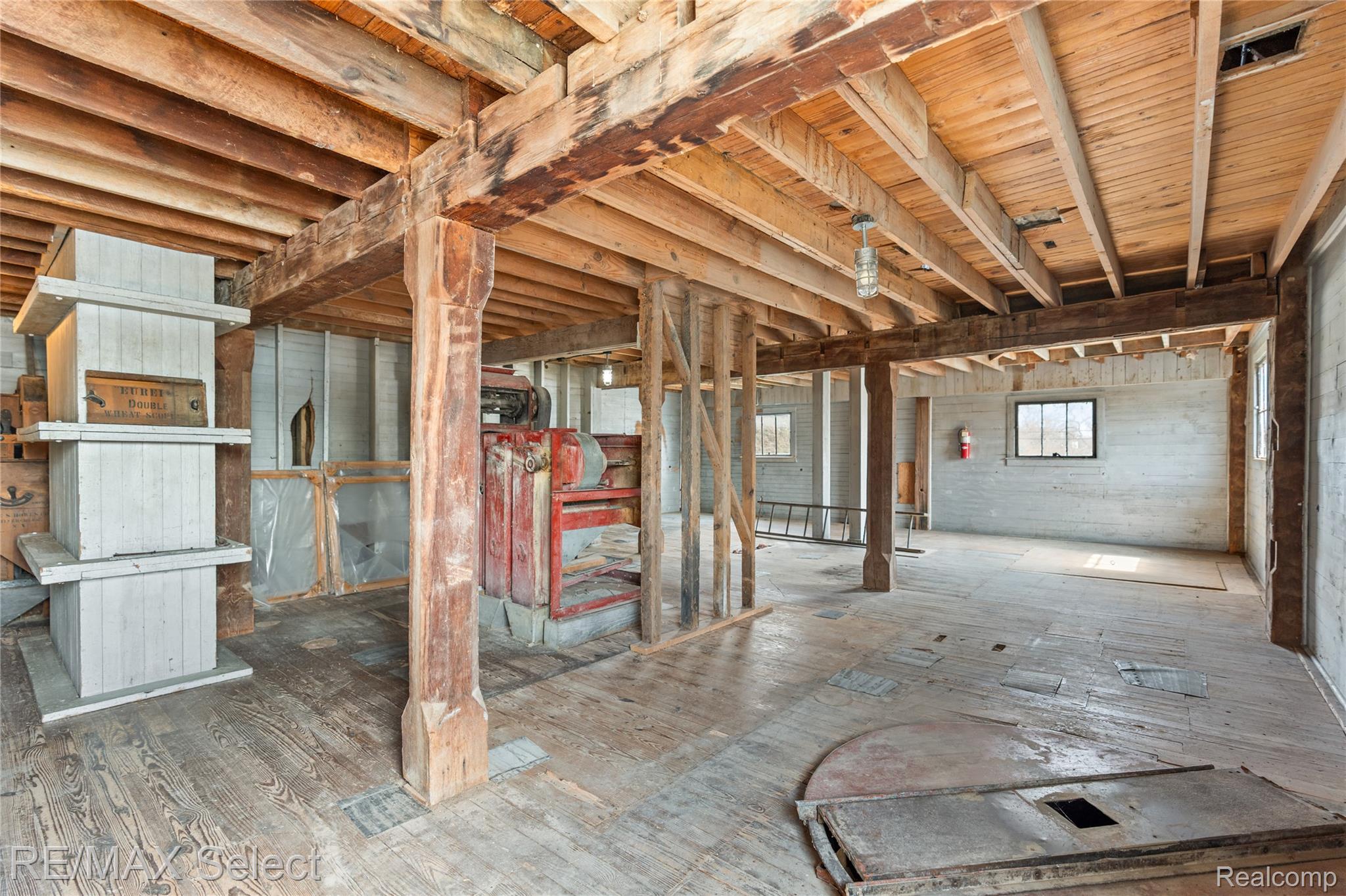 8572 Silver Lake Road
