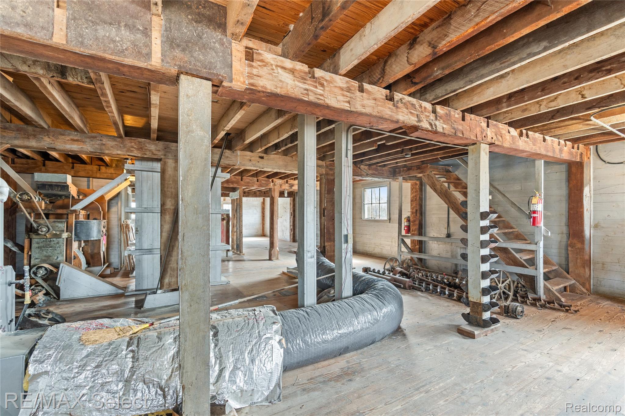 8572 Silver Lake Road