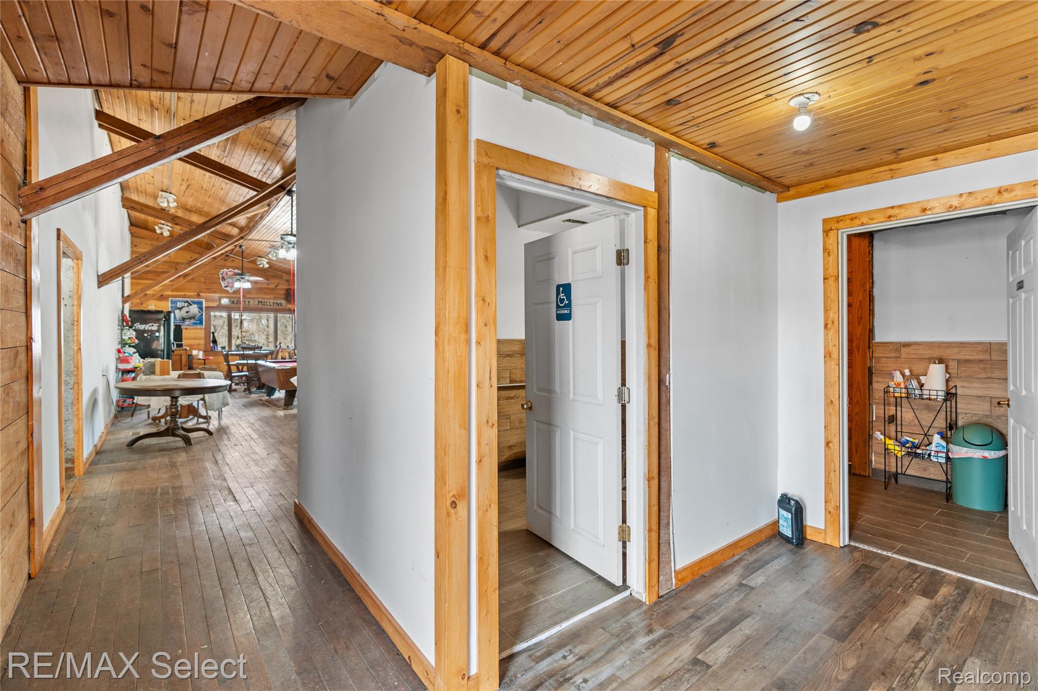 8572 Silver Lake Road