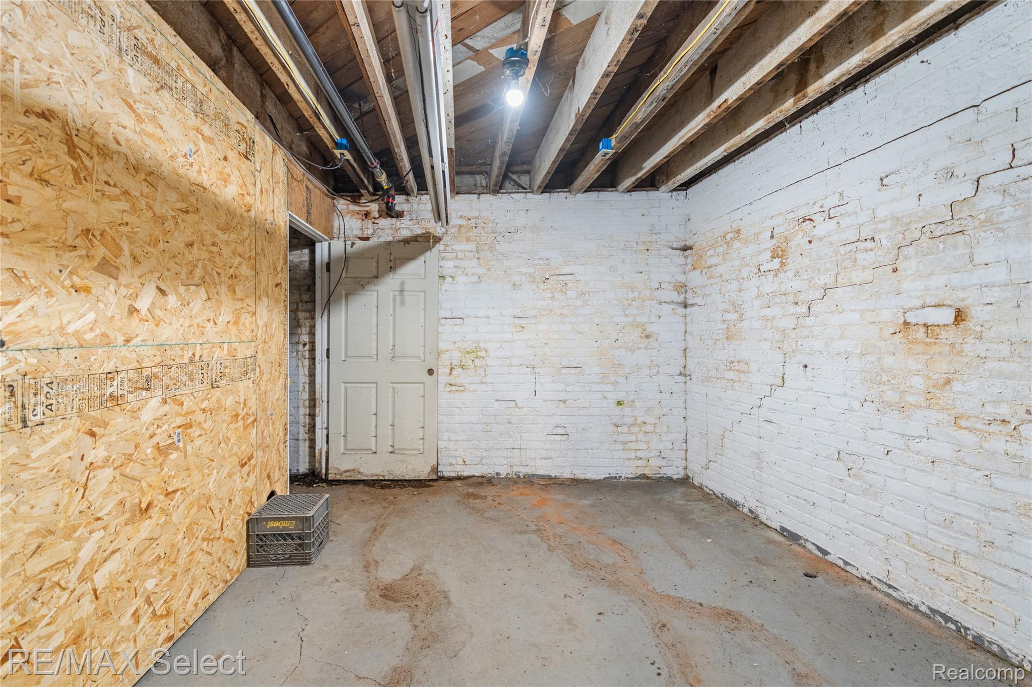 8572 Silver Lake Road