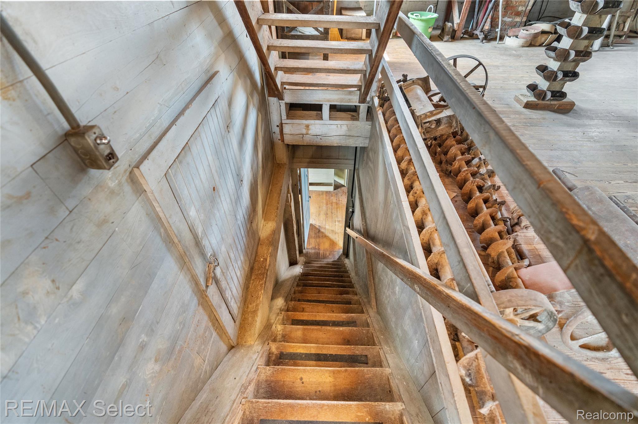 8572 Silver Lake Road