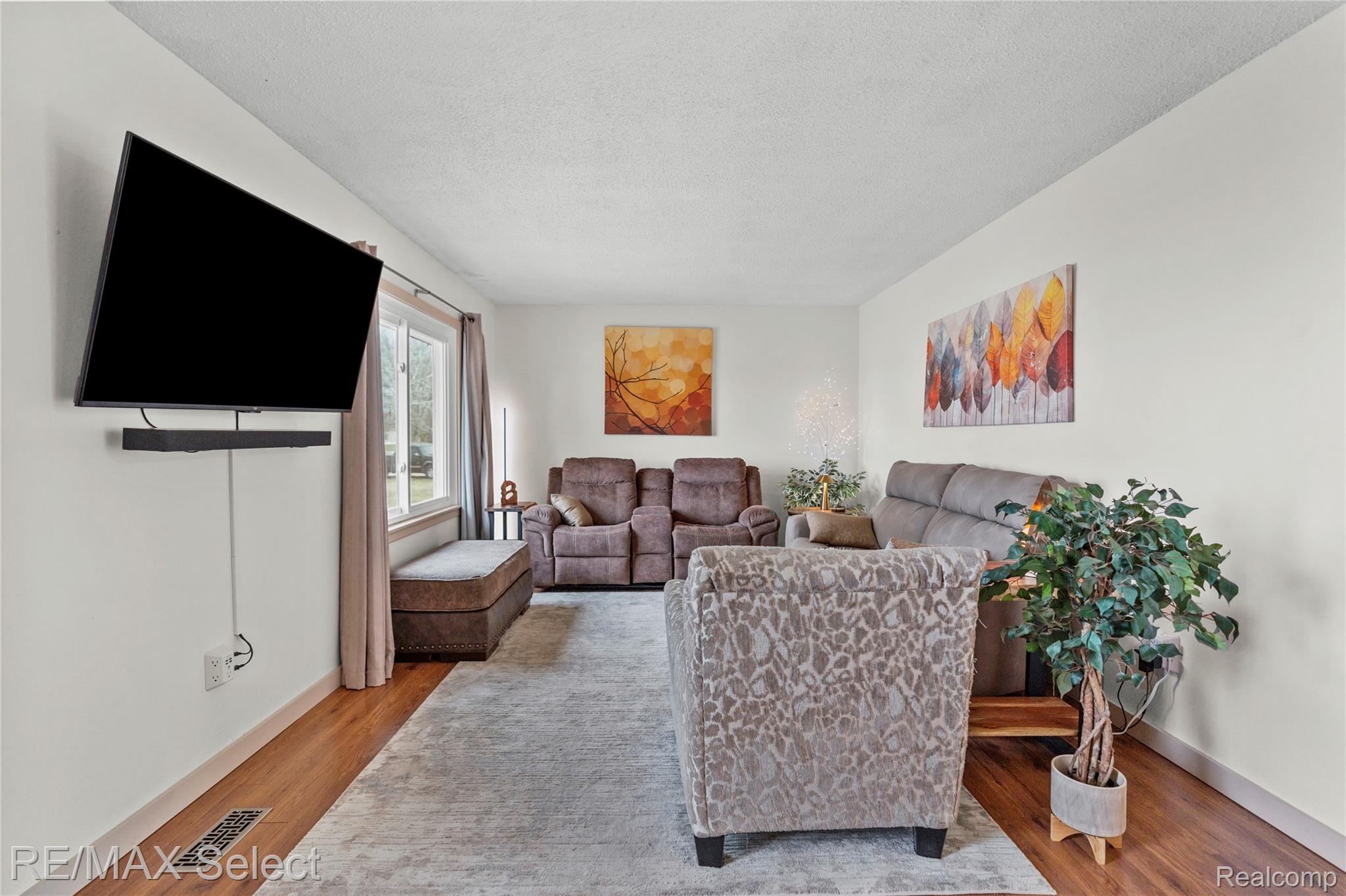 3101 W Maple Avenue