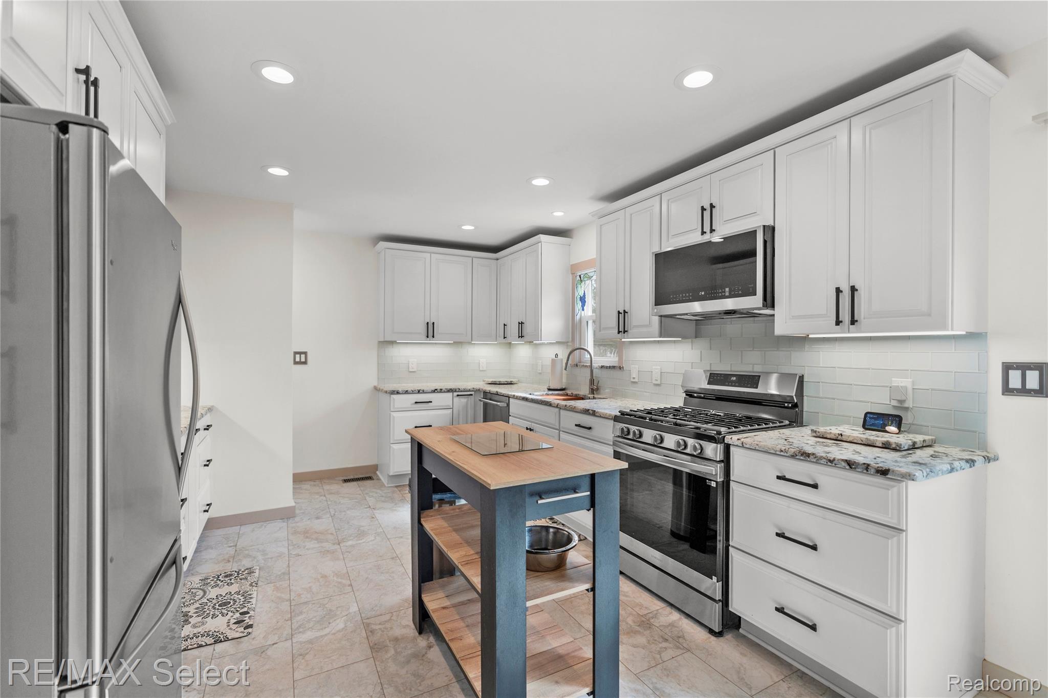 3101 W Maple Avenue