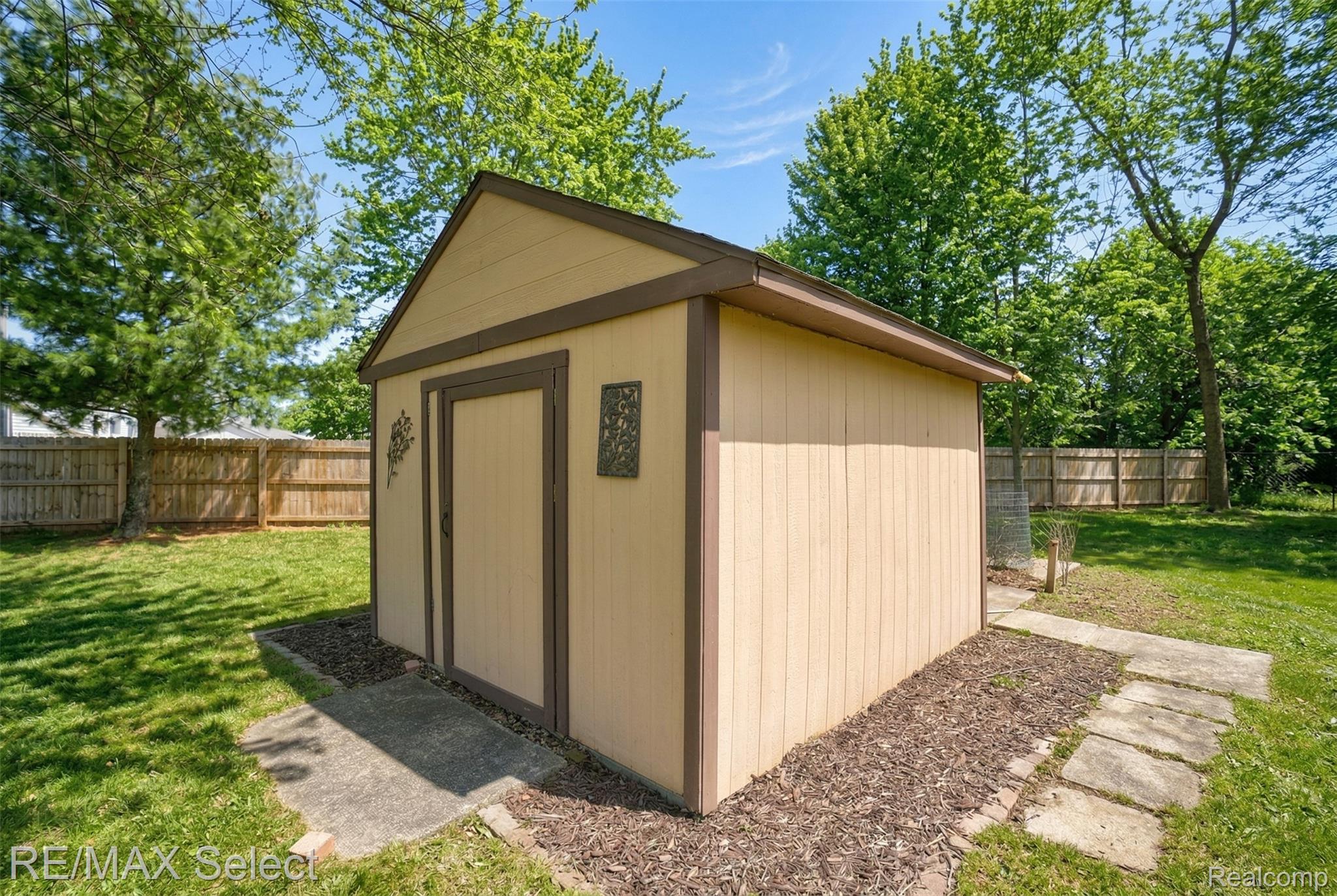 3101 W Maple Avenue