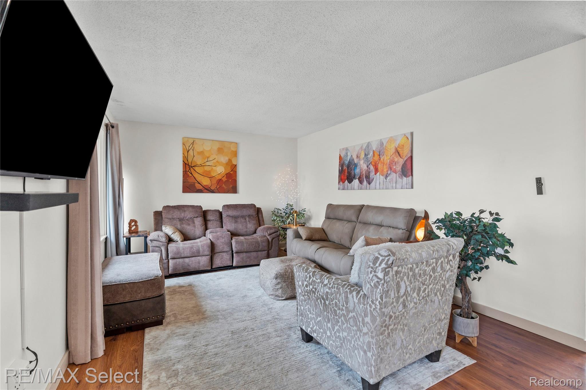 3101 W Maple Avenue