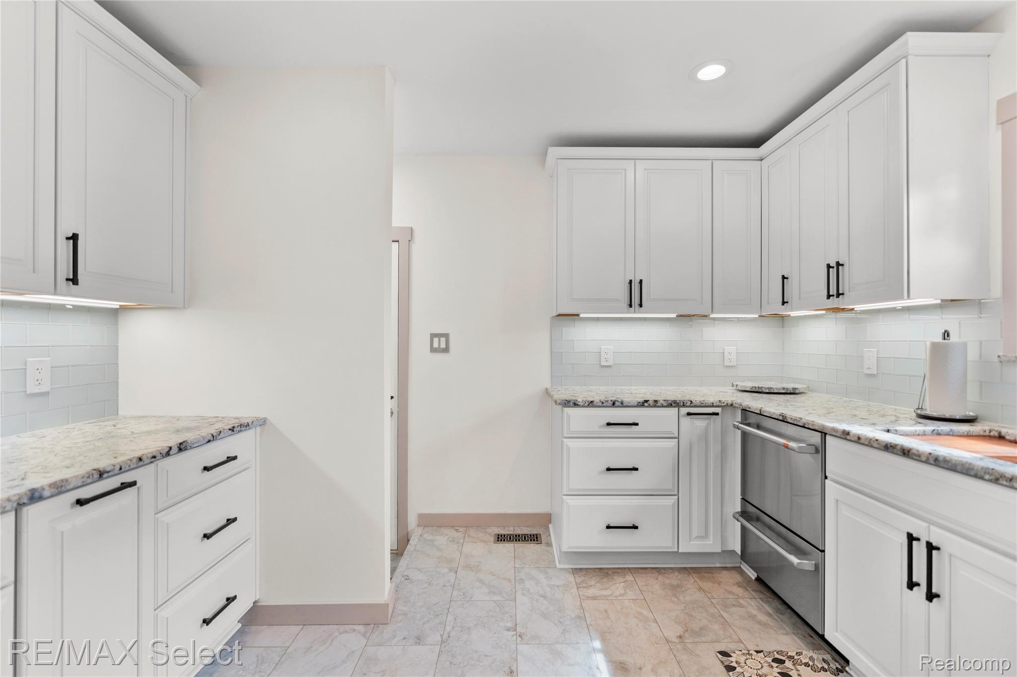 3101 W Maple Avenue