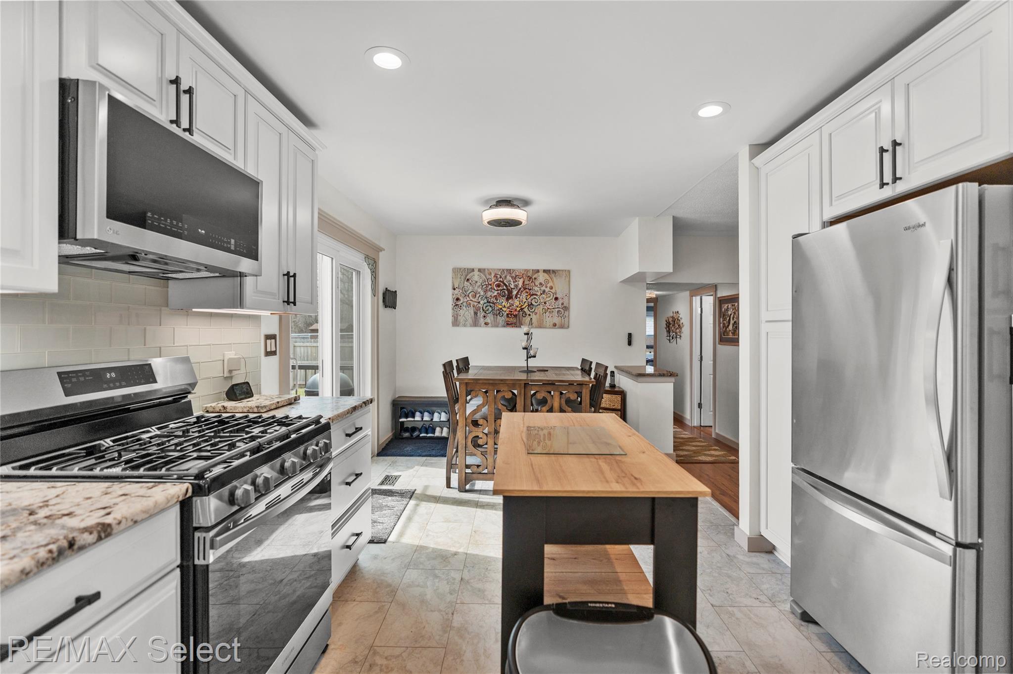 3101 W Maple Avenue