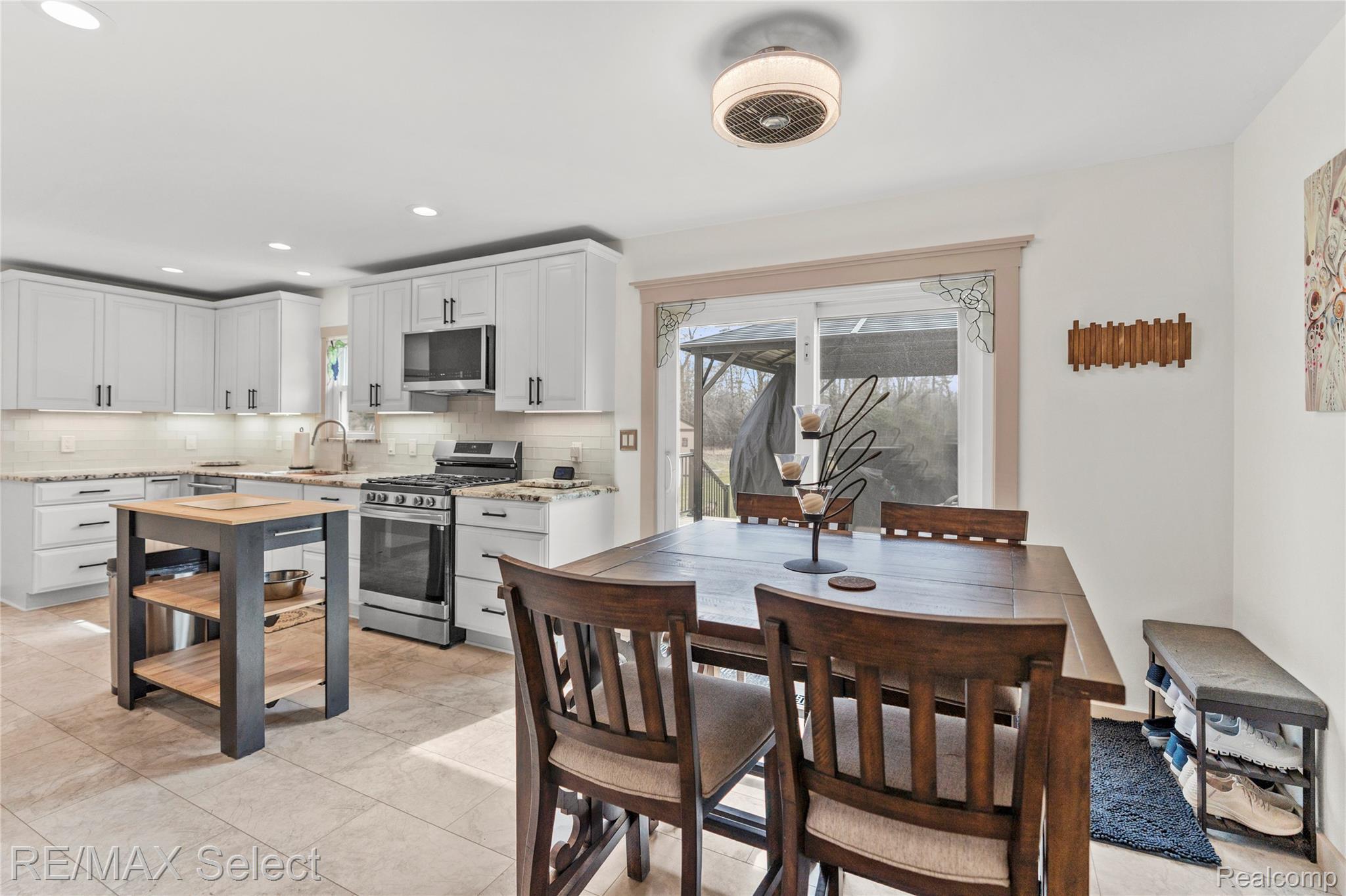 3101 W Maple Avenue