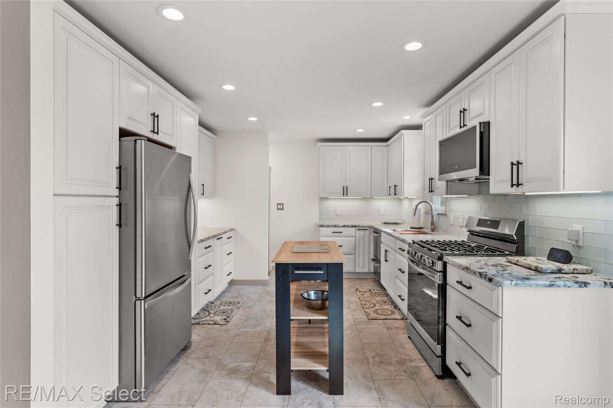 3101 W Maple Avenue