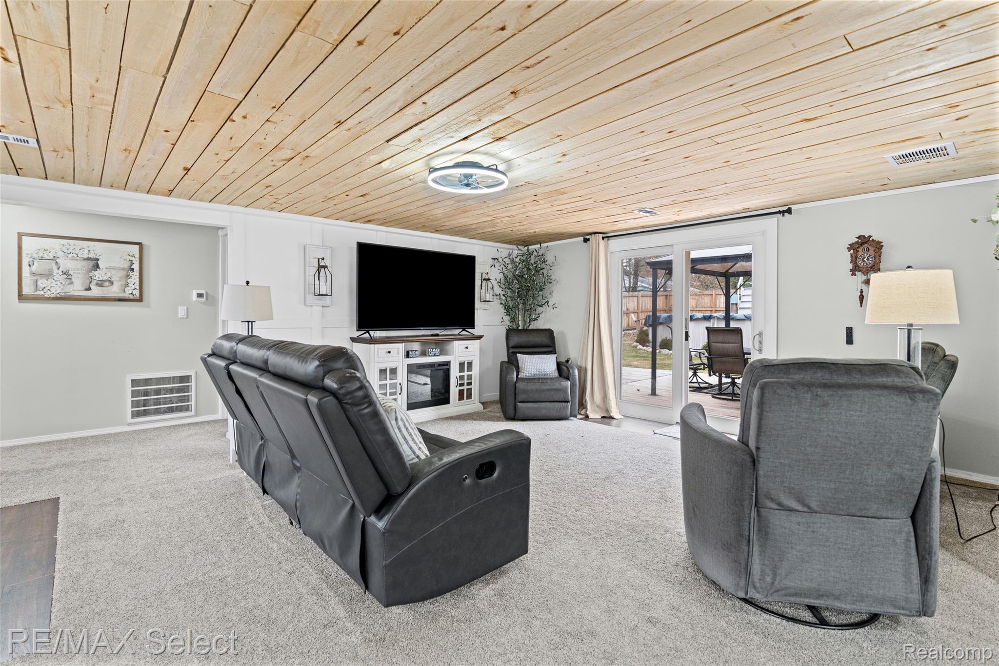 1652 Higgins Road