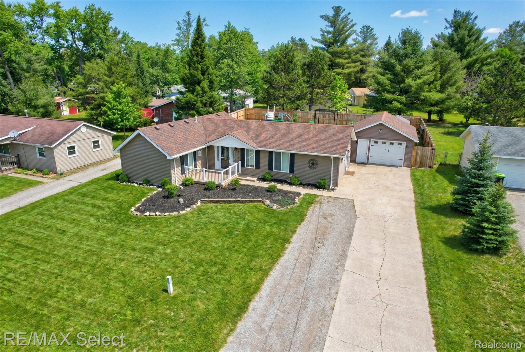 1652 Higgins Road