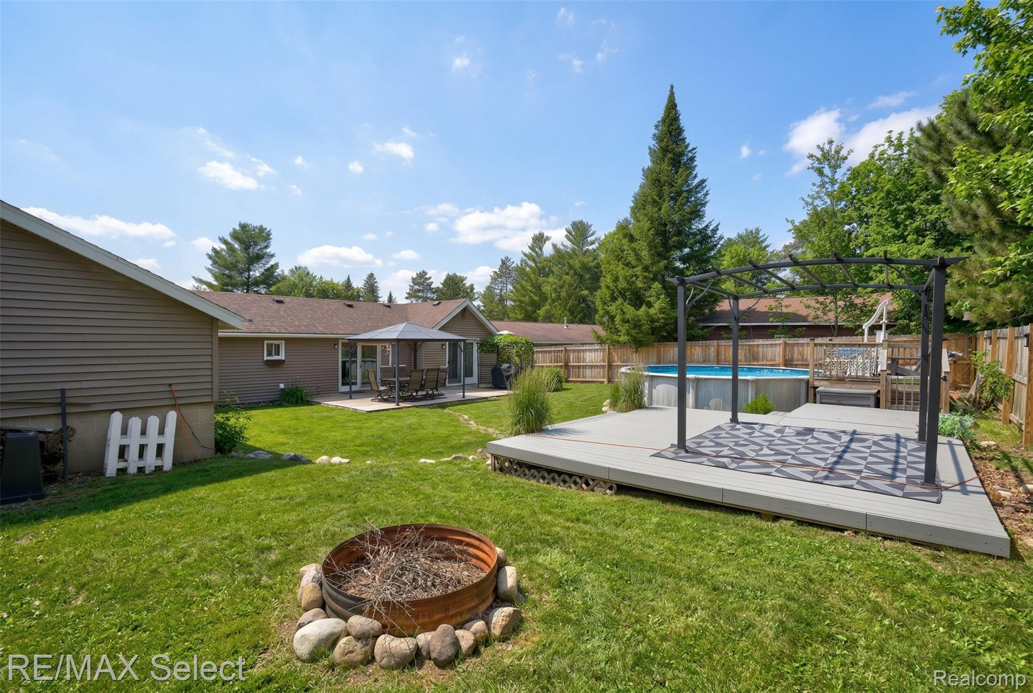 1652 Higgins Road