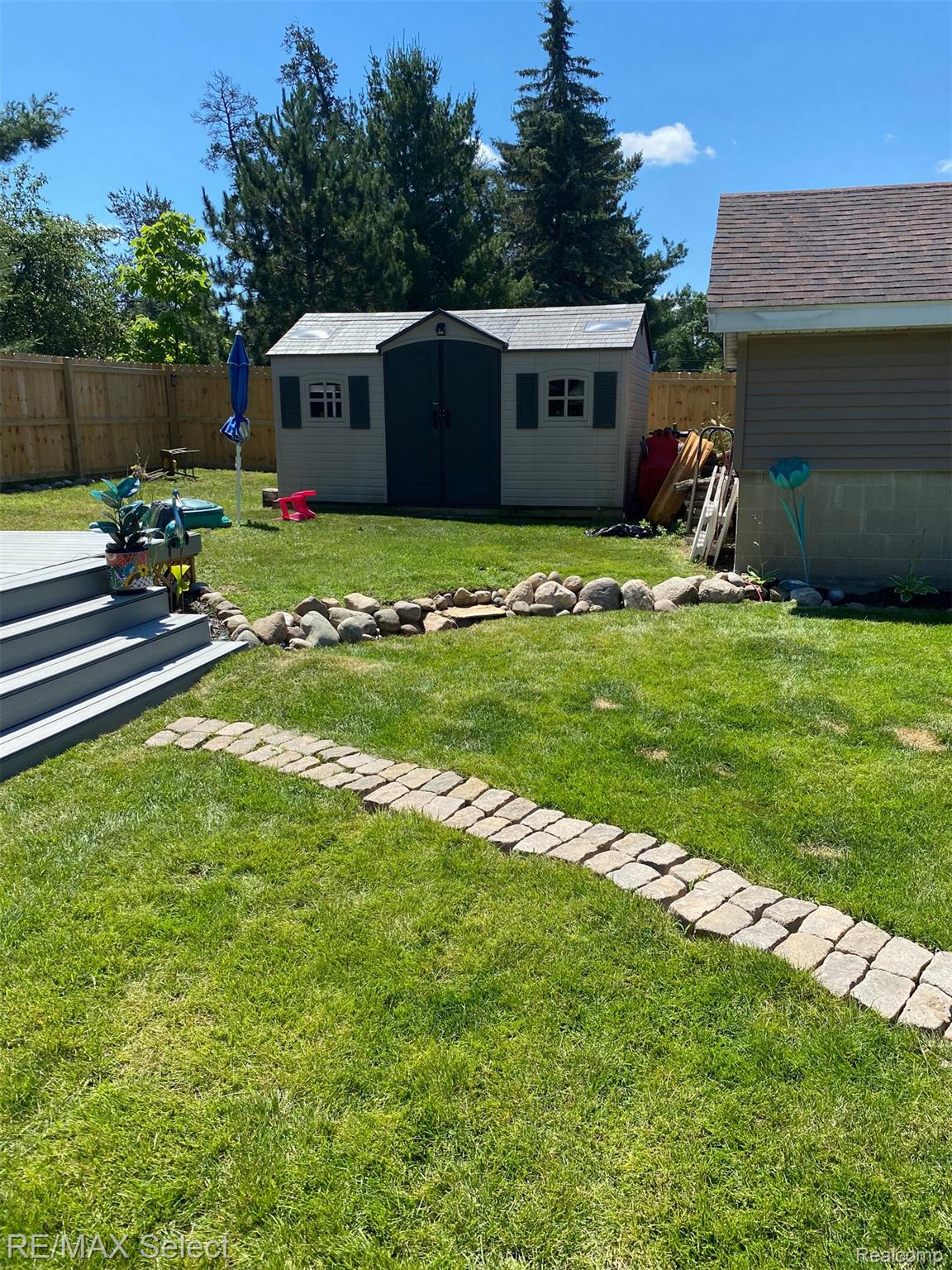 1652 Higgins Road