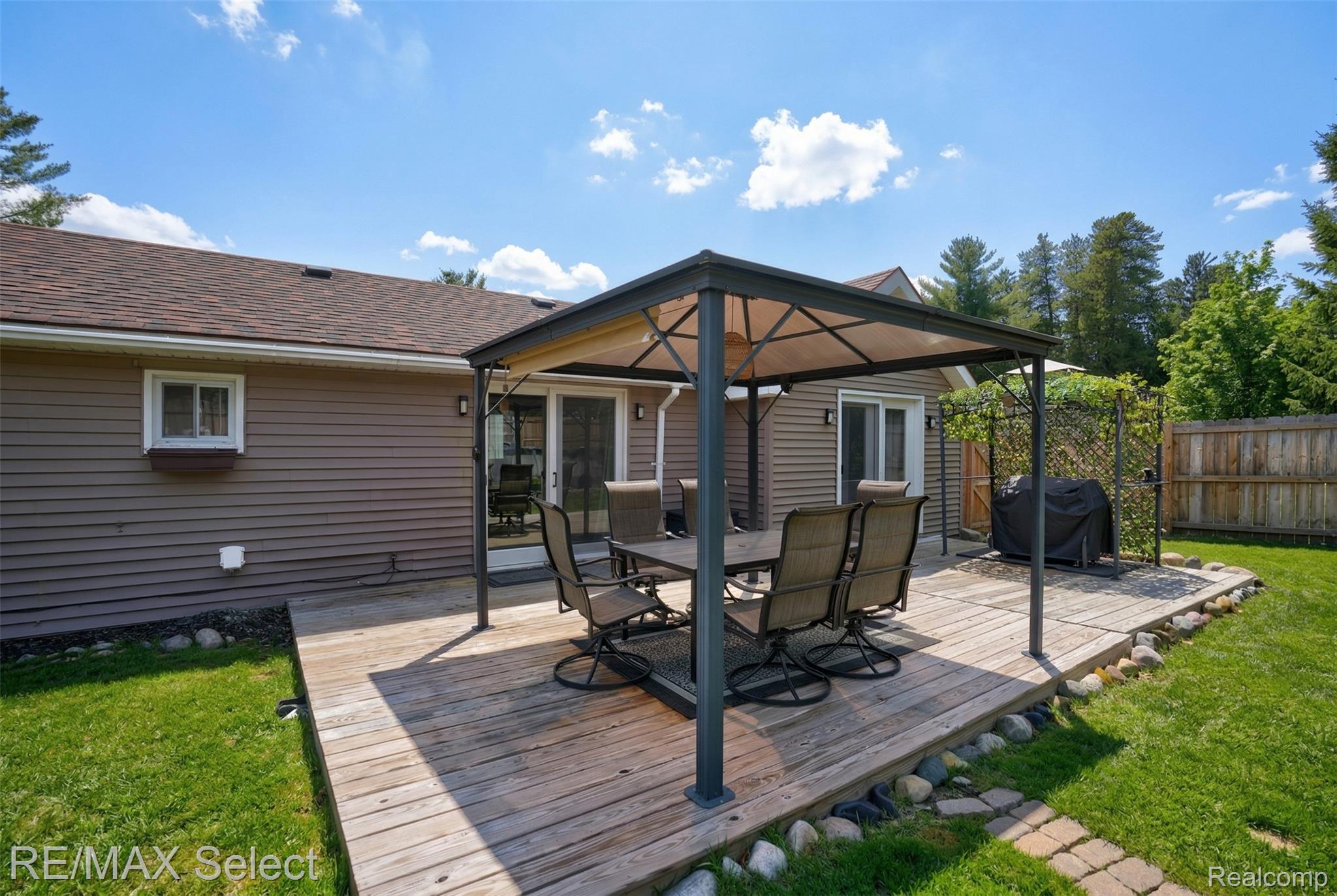 1652 Higgins Road