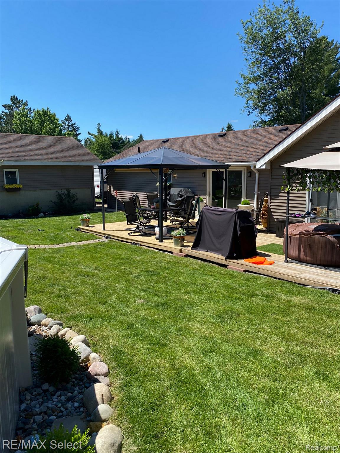 1652 Higgins Road