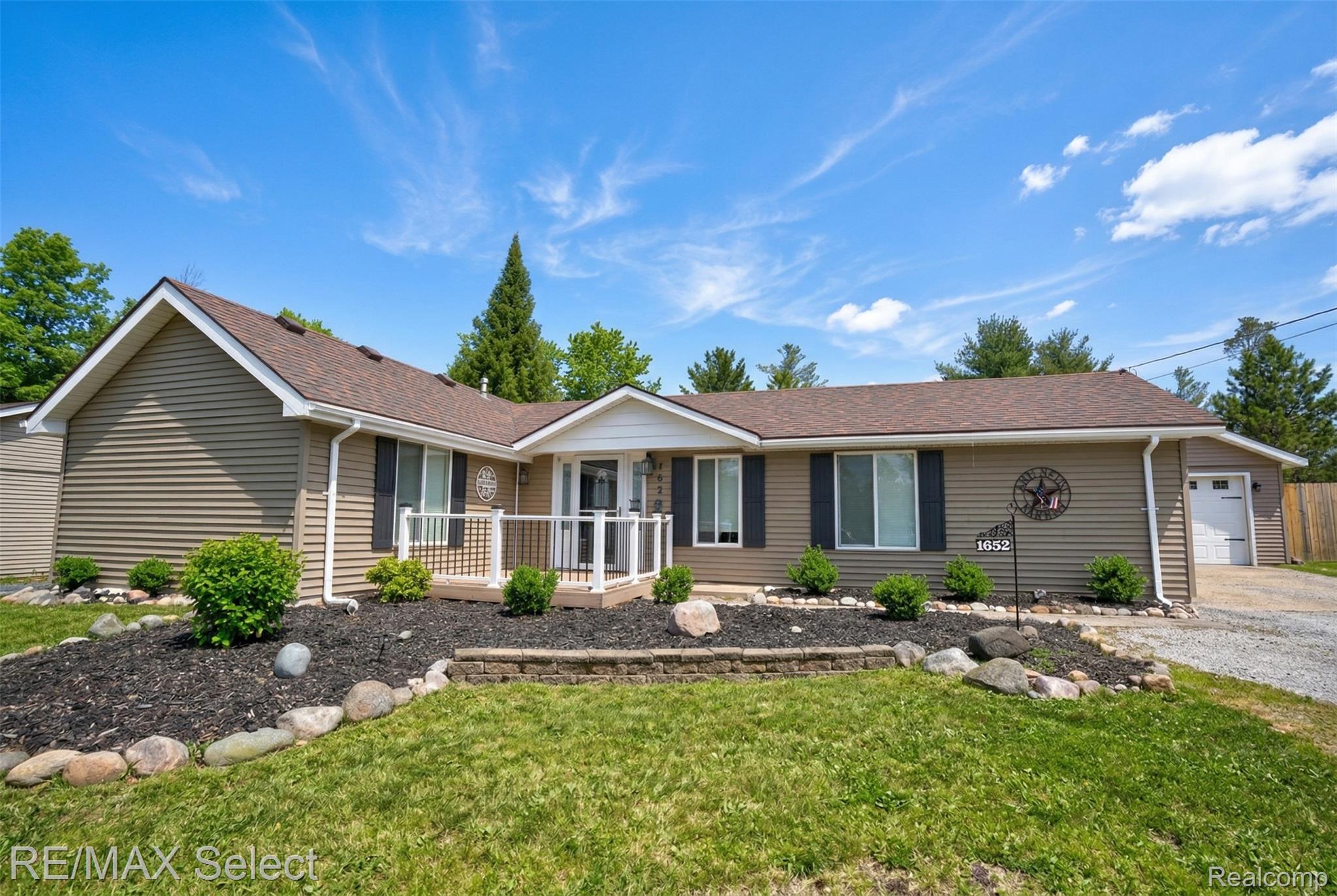 1652 Higgins Road