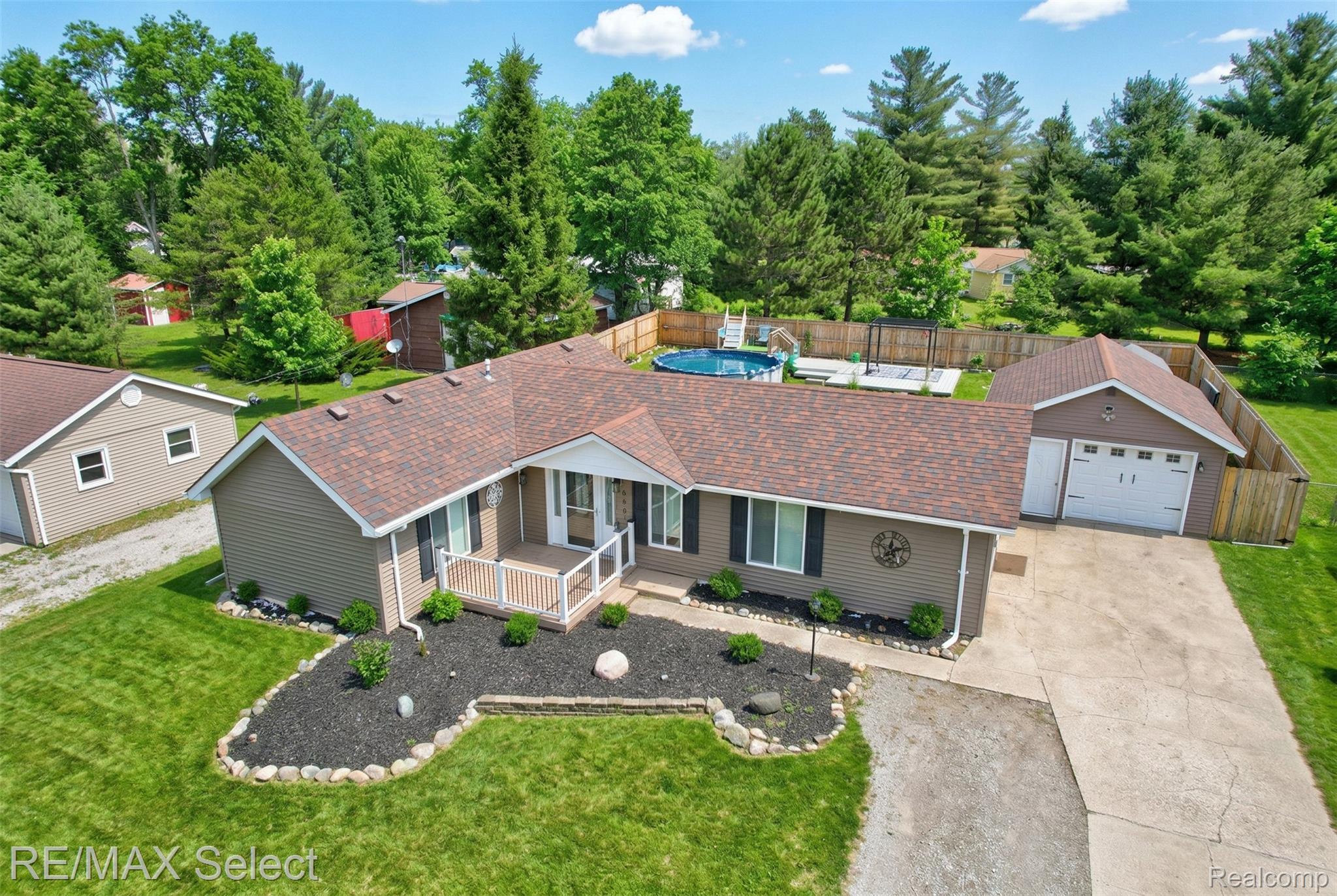 1652 Higgins Road