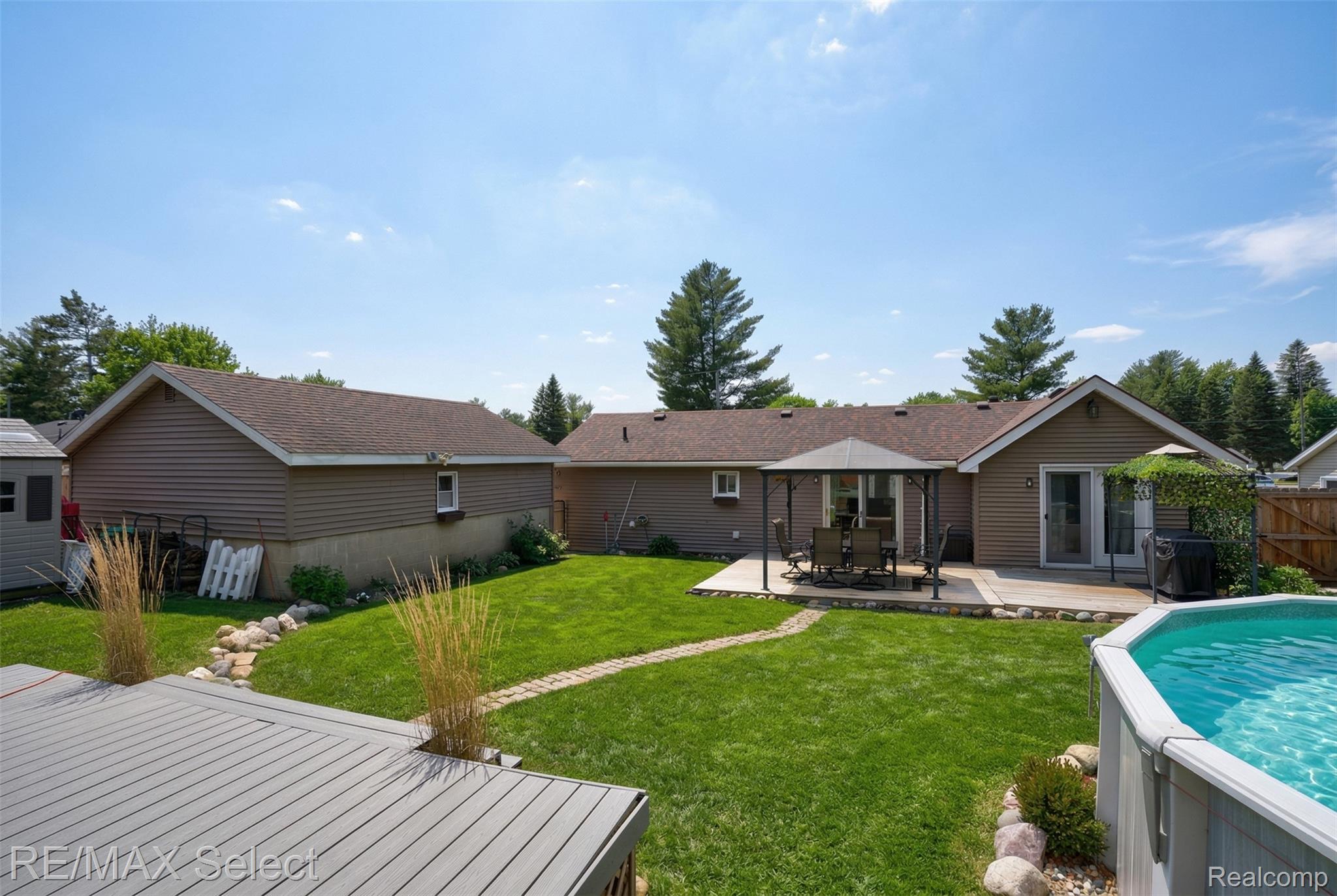 1652 Higgins Road