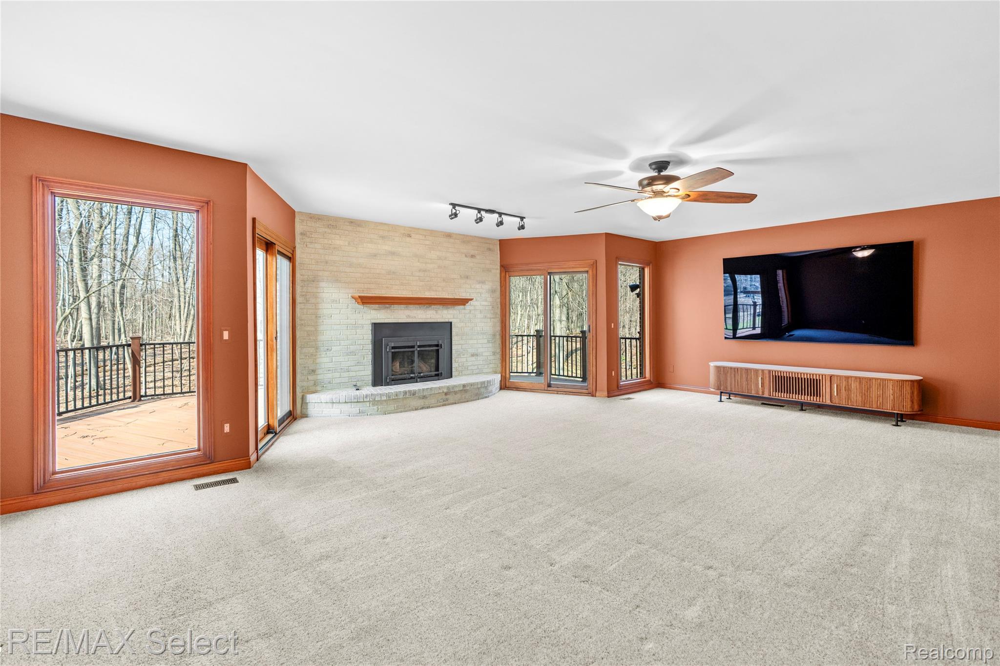1826 N Fairview Lane