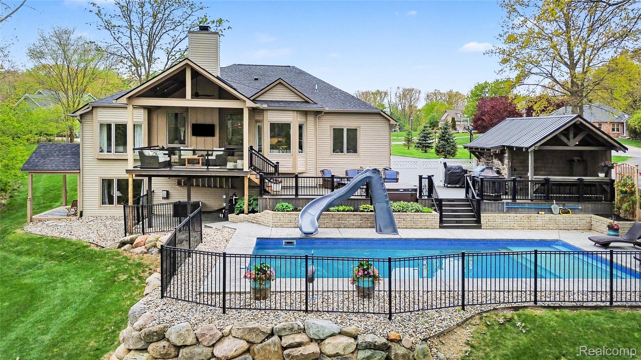 1263 Victoria Lane