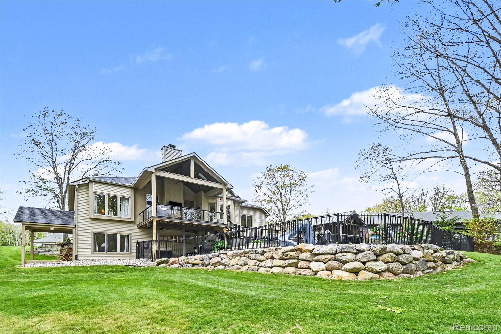 1263 Victoria Lane