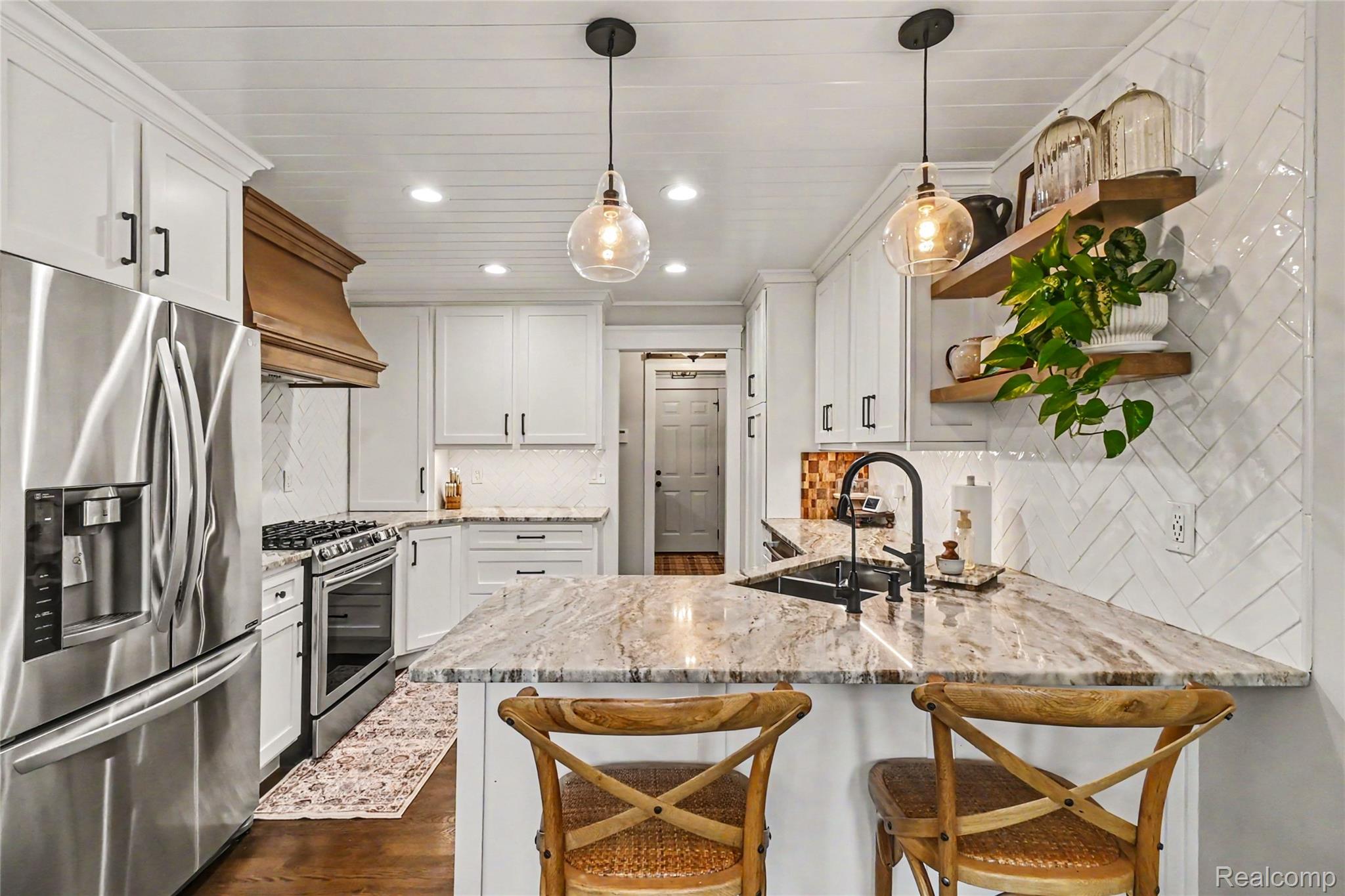 1263 Victoria Lane