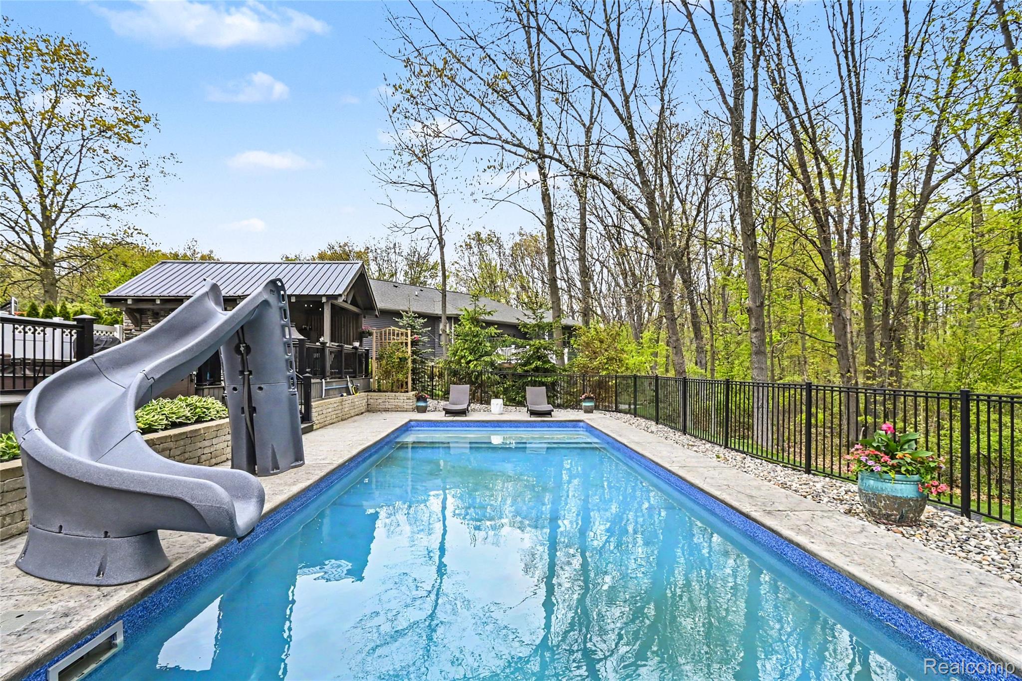 1263 Victoria Lane
