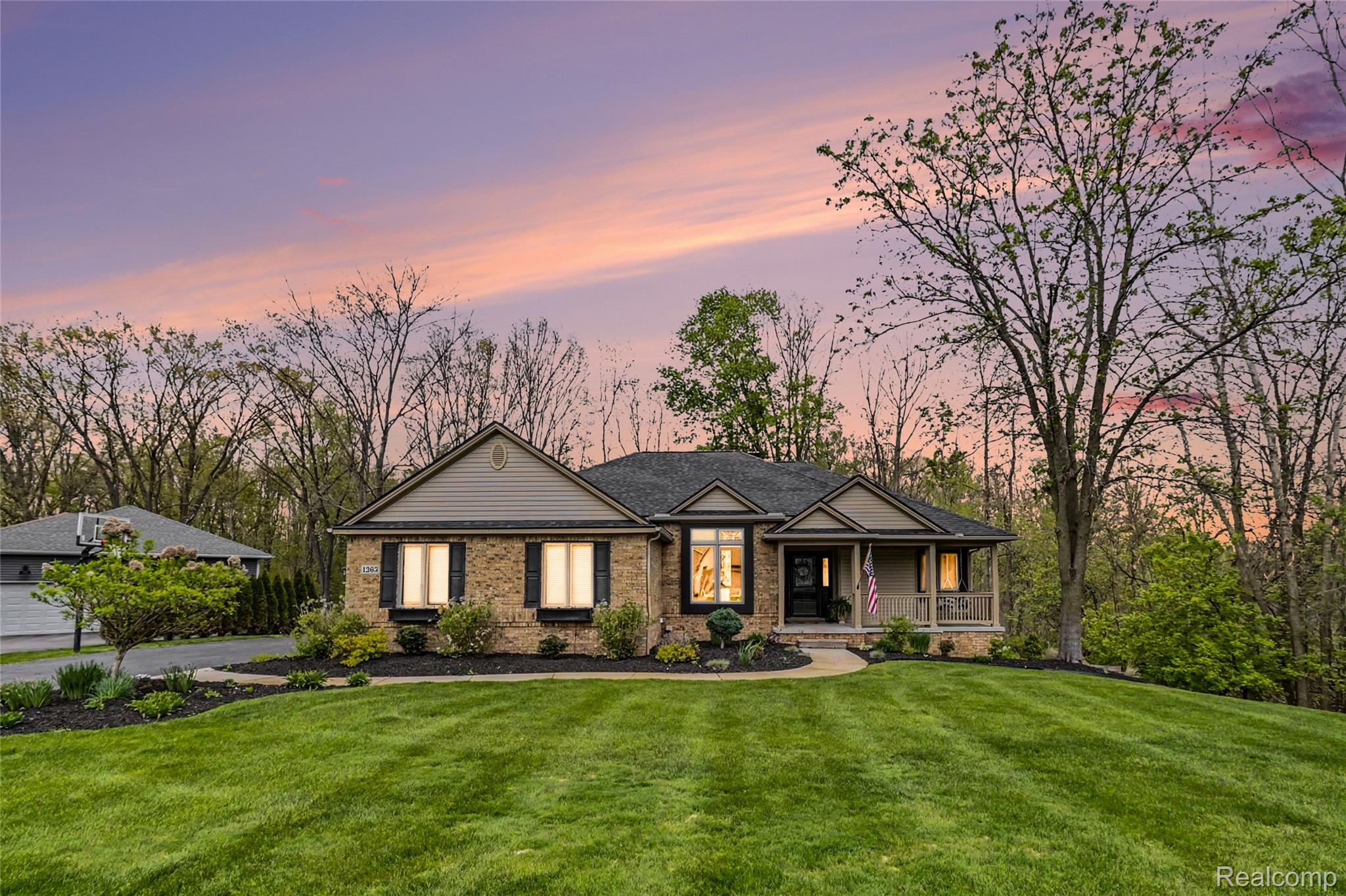 1263 Victoria Lane