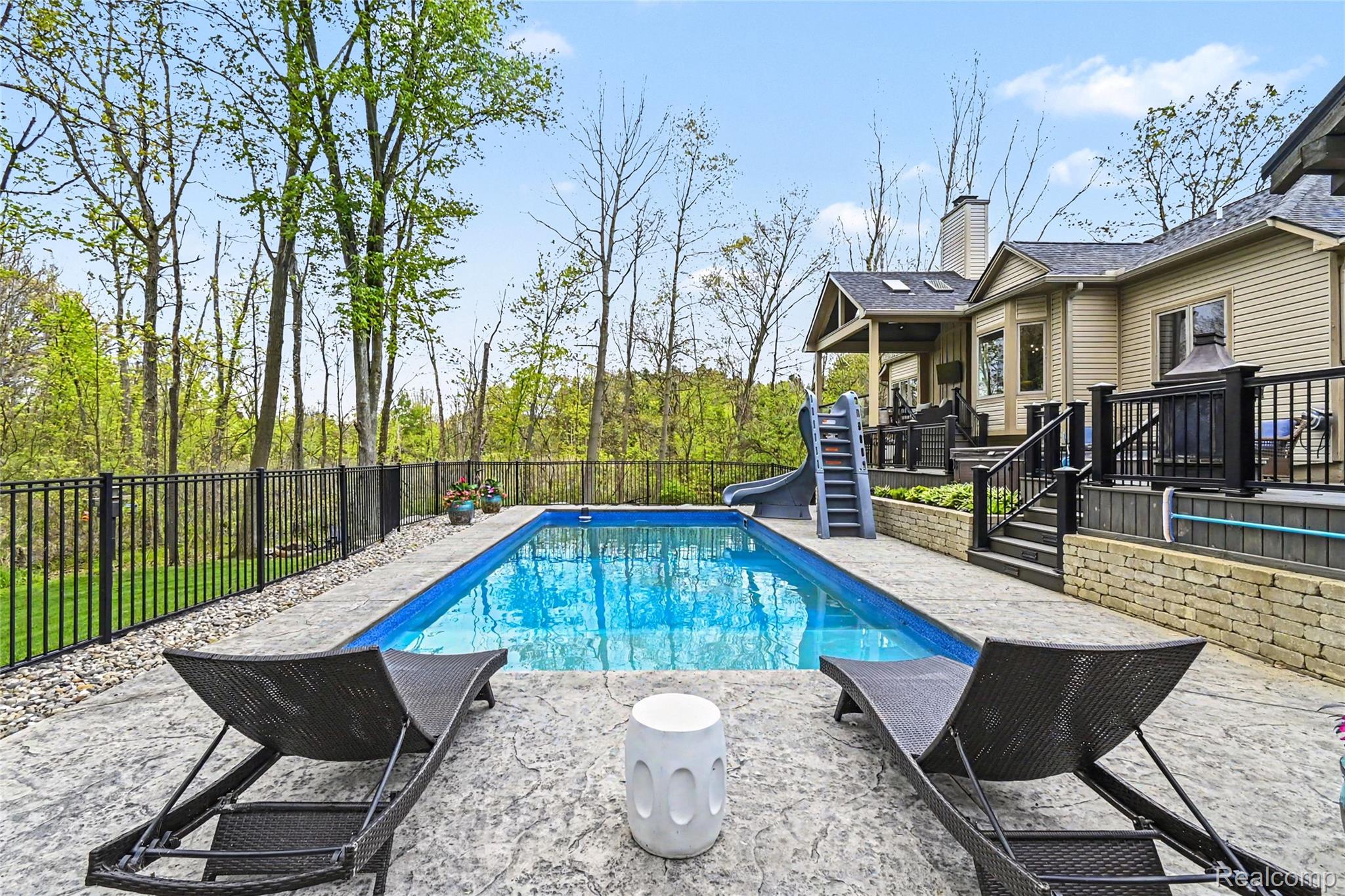 1263 Victoria Lane