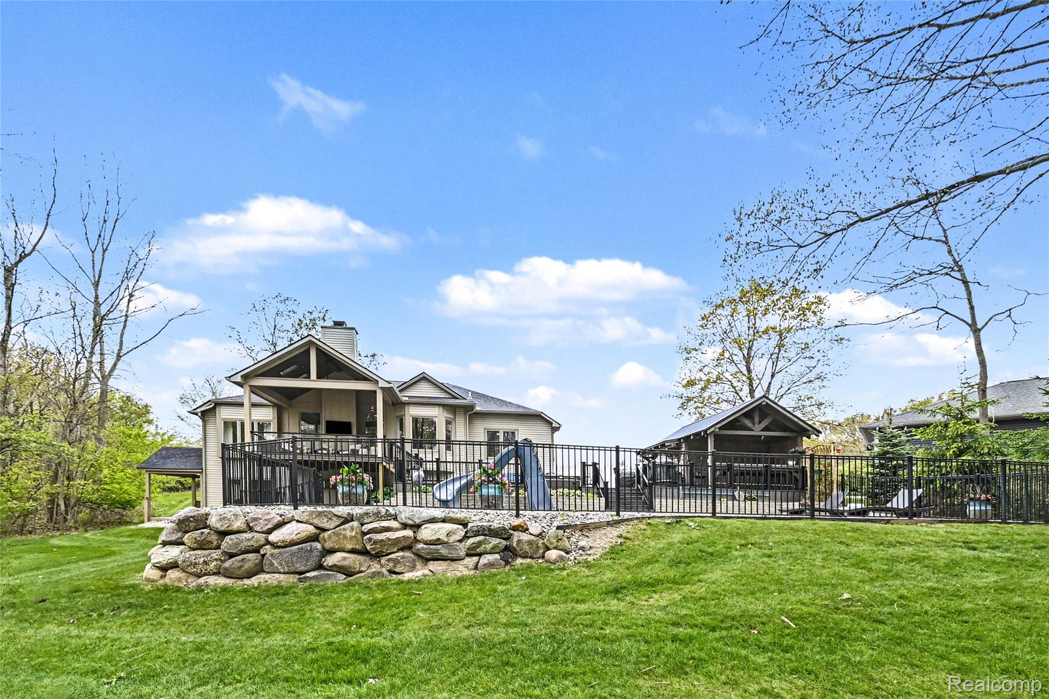 1263 Victoria Lane