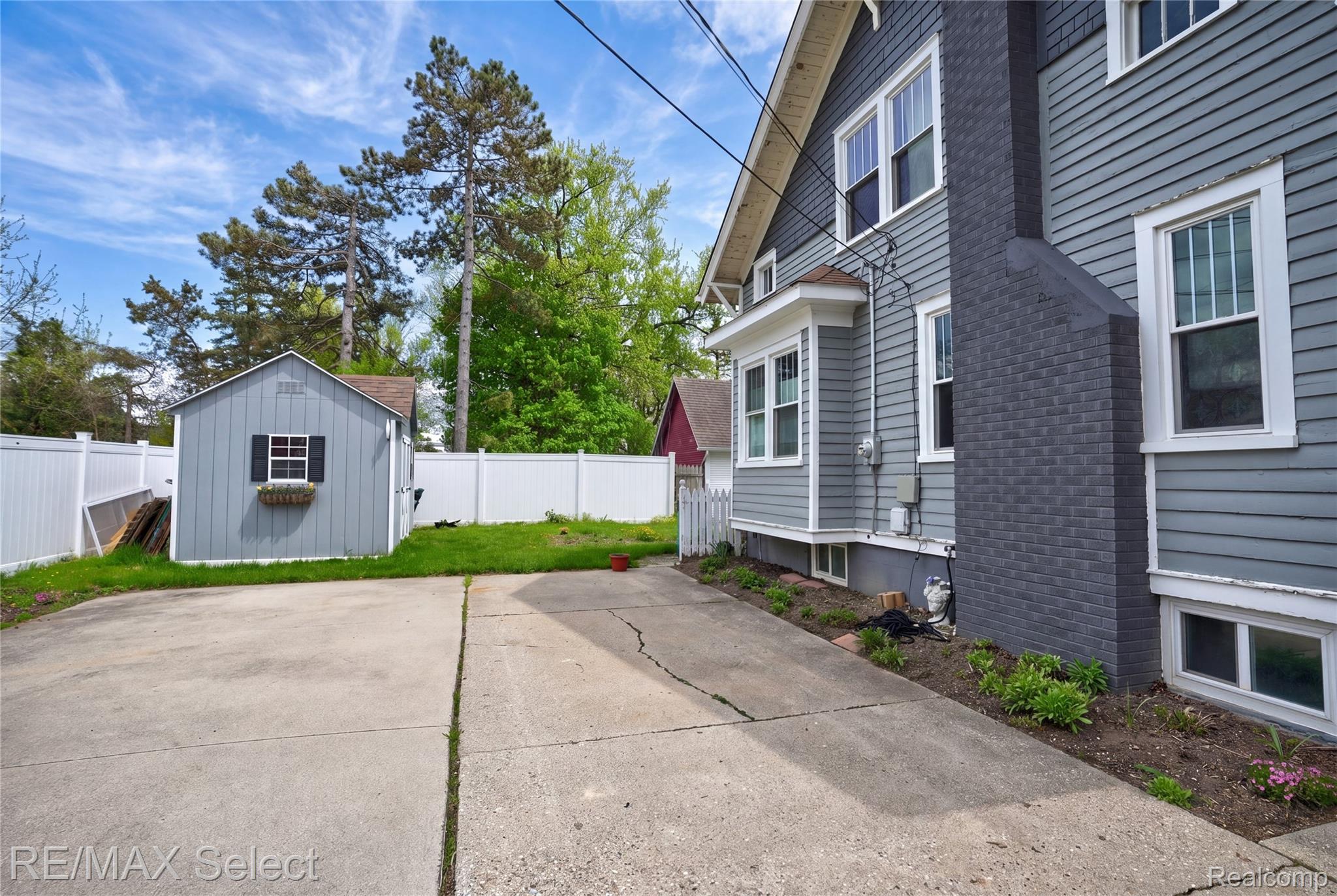 111 W 3rd Street