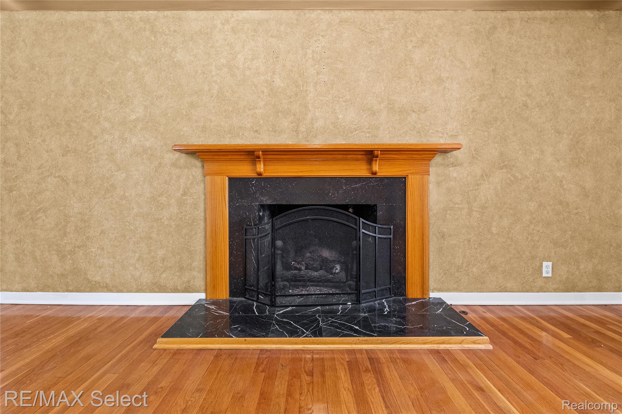 3441 Hawthorne Drive