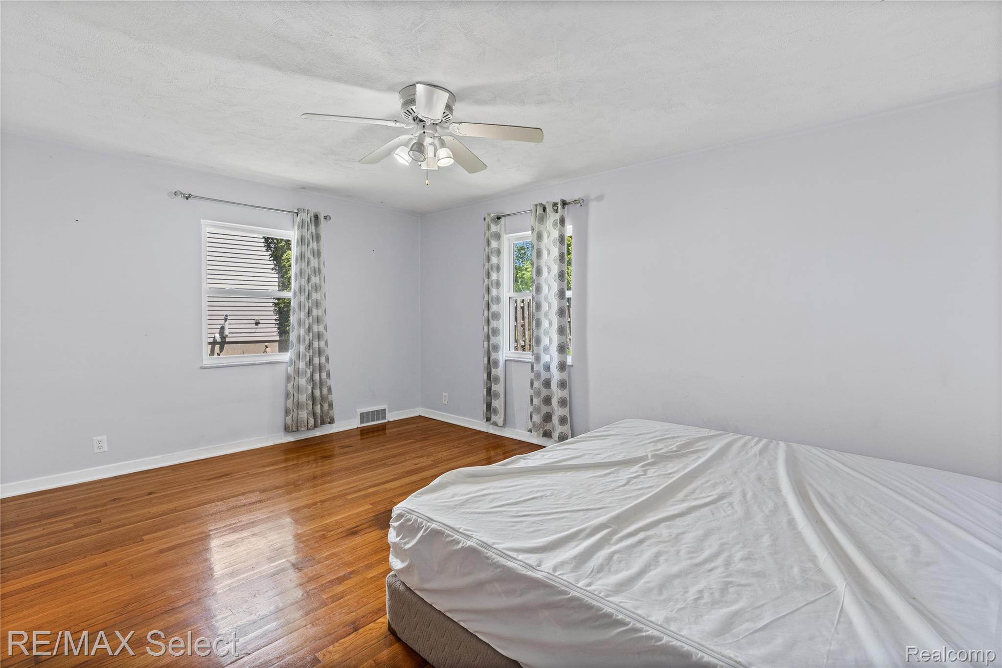 3441 Hawthorne Drive