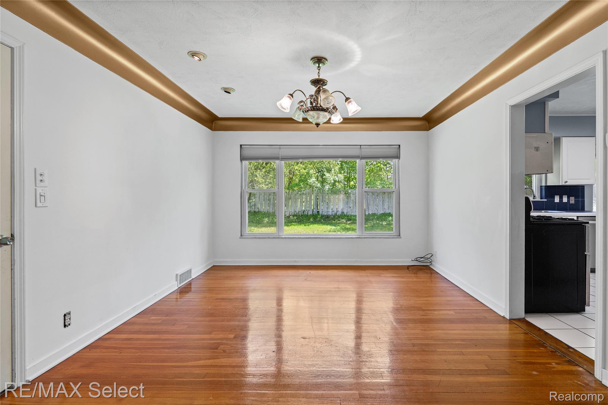 3441 Hawthorne Drive